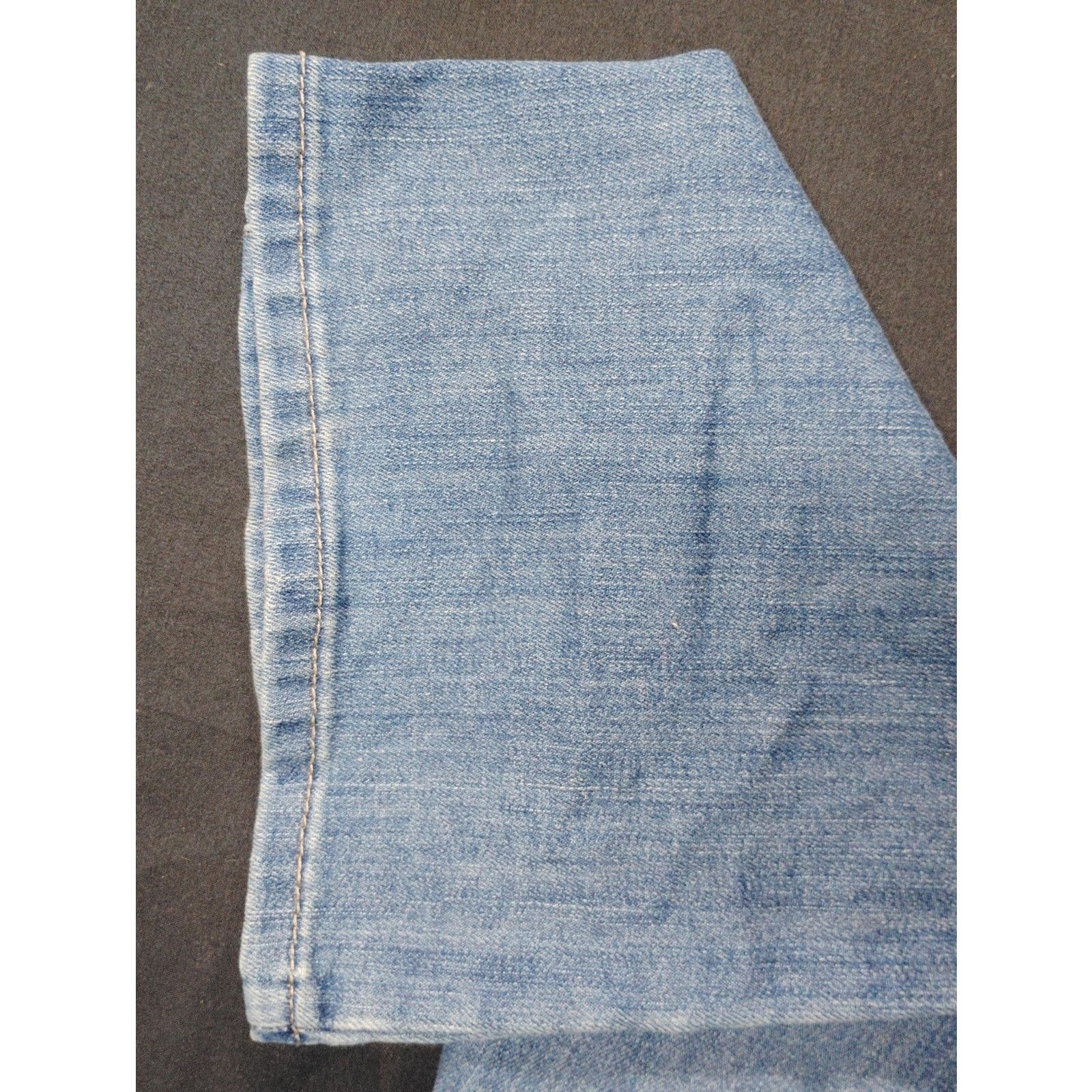 Levi's Signature Levi Strauss Mid Rise Curvy Bootcut Jeans Size 27" / US 4 / IT 40 - 6 Thumbnail