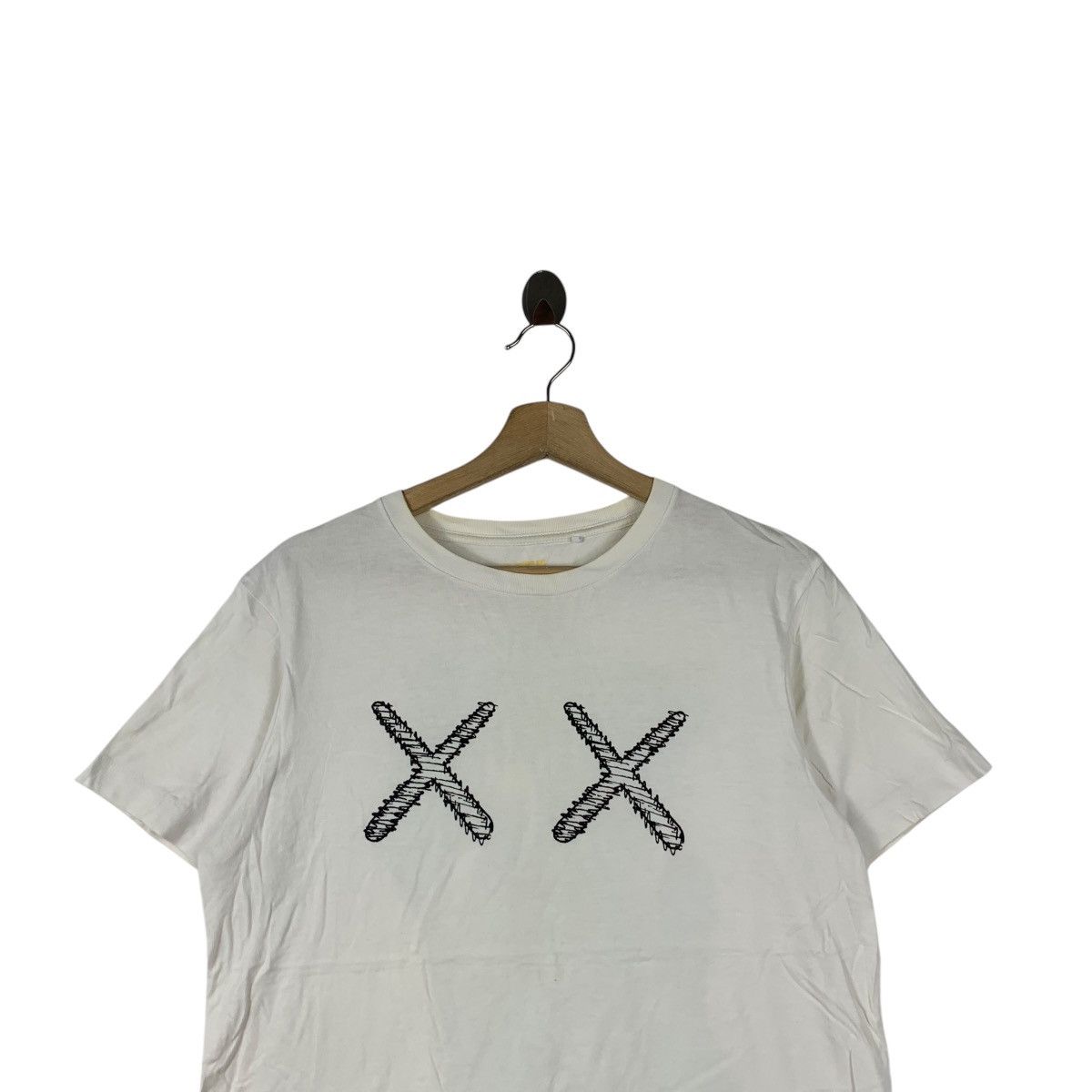 Kaws KAWS x UNIQLO COMPANION 2000 Tokyo Store Edition Tee Shirt Size US S / EU 44-46 / 1 - 2 Thumbnail