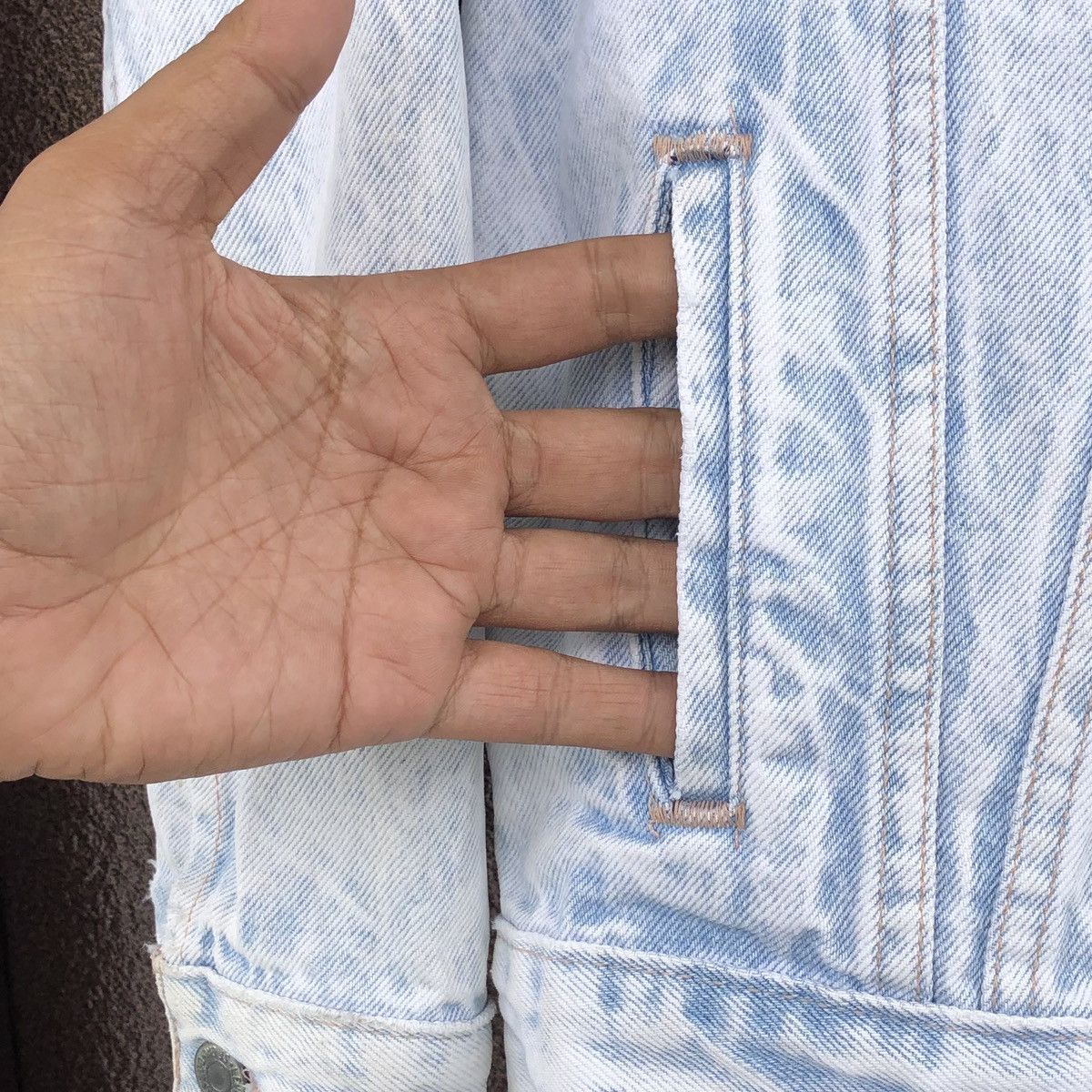 Levi's VTG Levis Light Wash Blue Denim Distressed Trucker jacket Size US M / EU 48-50 / 2 - 13 Thumbnail