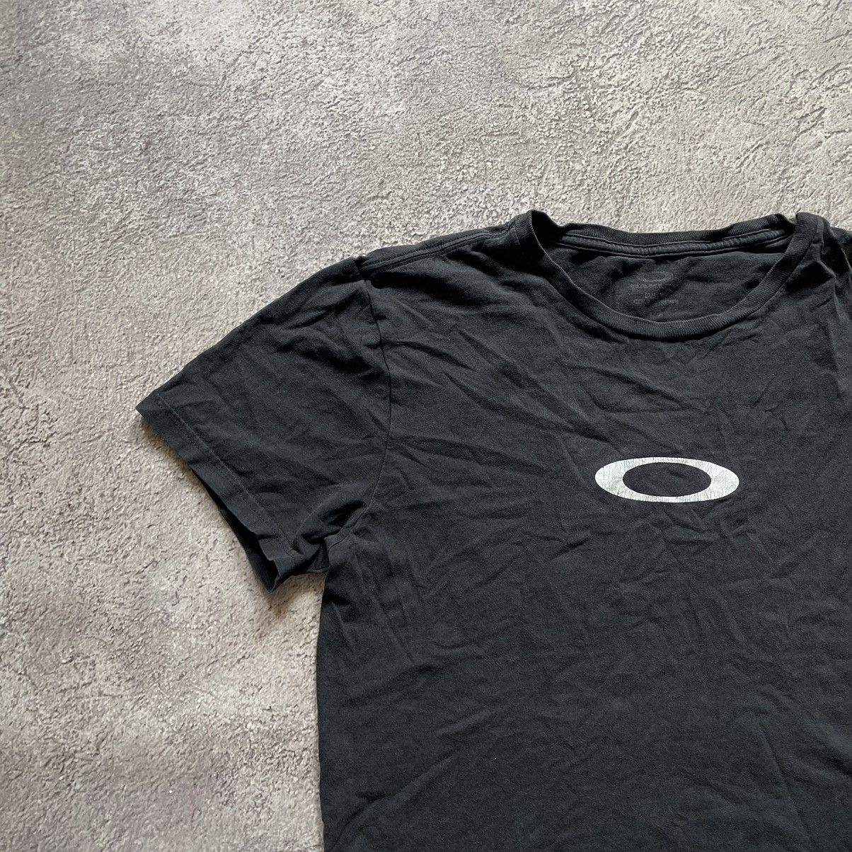 Vintage Vintage Oakley Y2K Faded Black Logo Graphic Tee Skate Boxy M Size US M / EU 48-50 / 2 - 3 Thumbnail