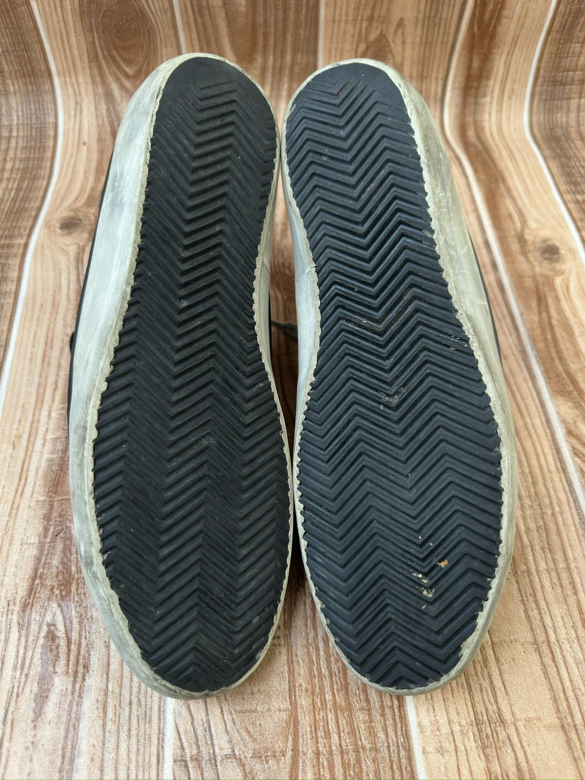 Golden Goose Golden Goose Superstar Black Leather Suede Lowtop Sneaks Size US 9 / EU 42 - 24 Thumbnail