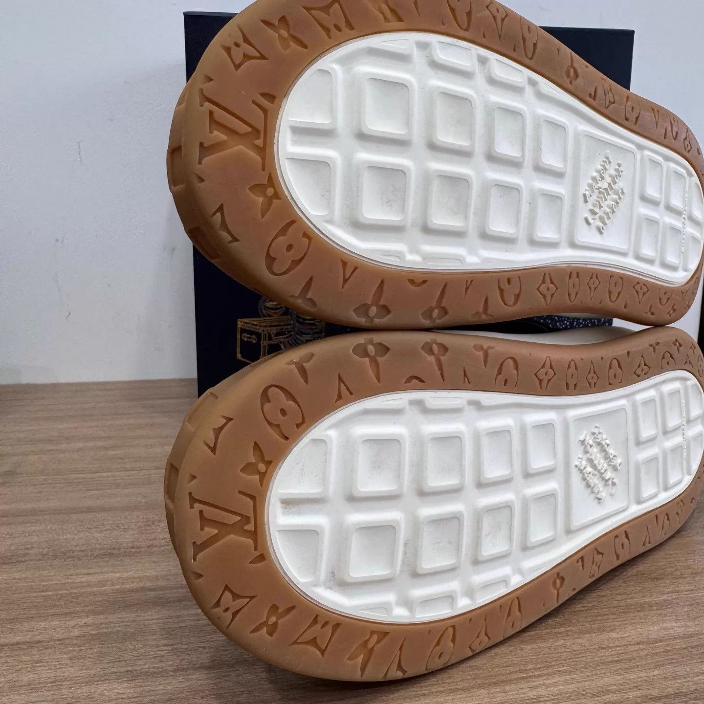 Louis Vuitton LOUIS VUITTON Tilted Suede Loafers Black UK6.5/40.5 Size US 7.5 / IT 37.5 - 7 Thumbnail