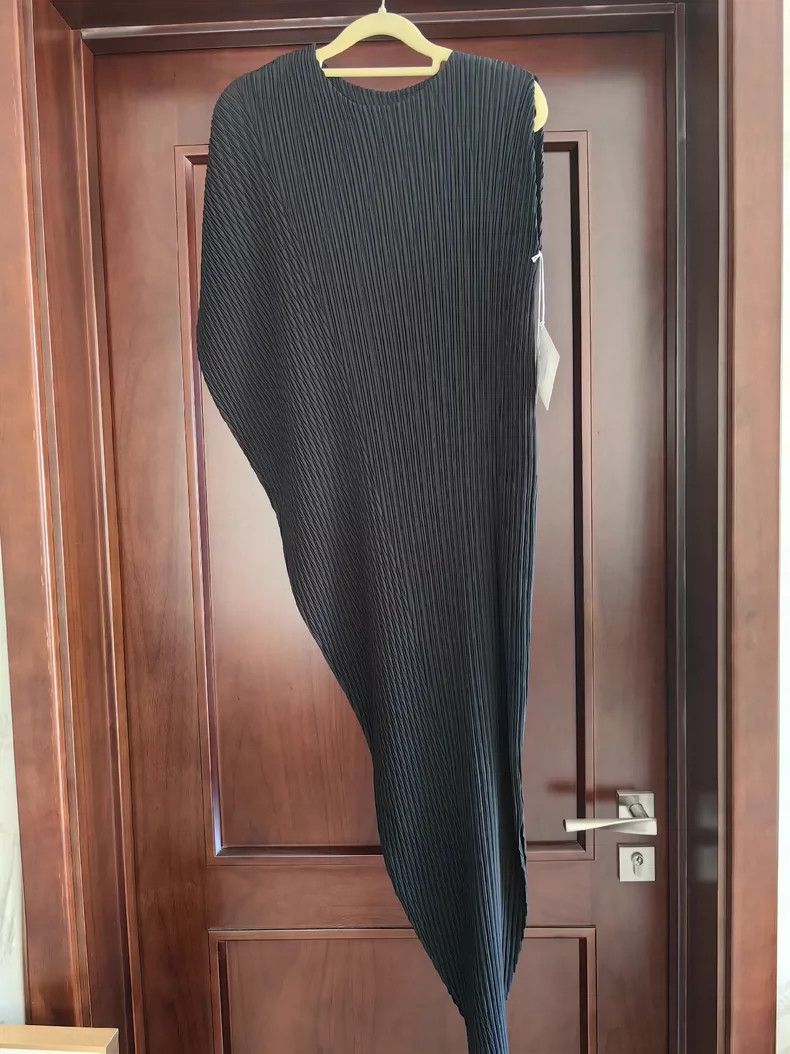 Issey Miyake Issey Miyake size:2 The main line is a black fish-scale dr Size M / US 6-8 / IT 42-44 - 4 Thumbnail