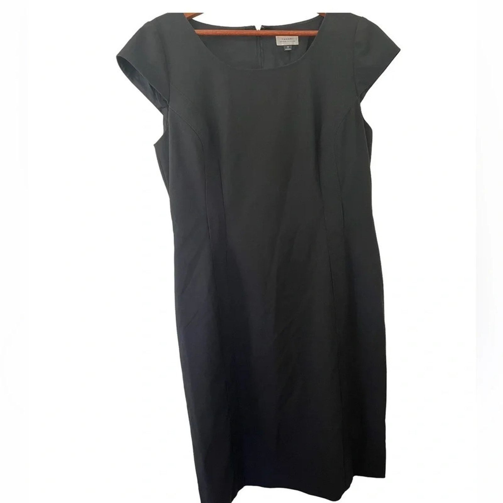 The Unbranded Brand Tahari Arthur S. Levine black dress, size 12. Size XL / US 12-14 / IT 48-50 - 1 Thumbnail