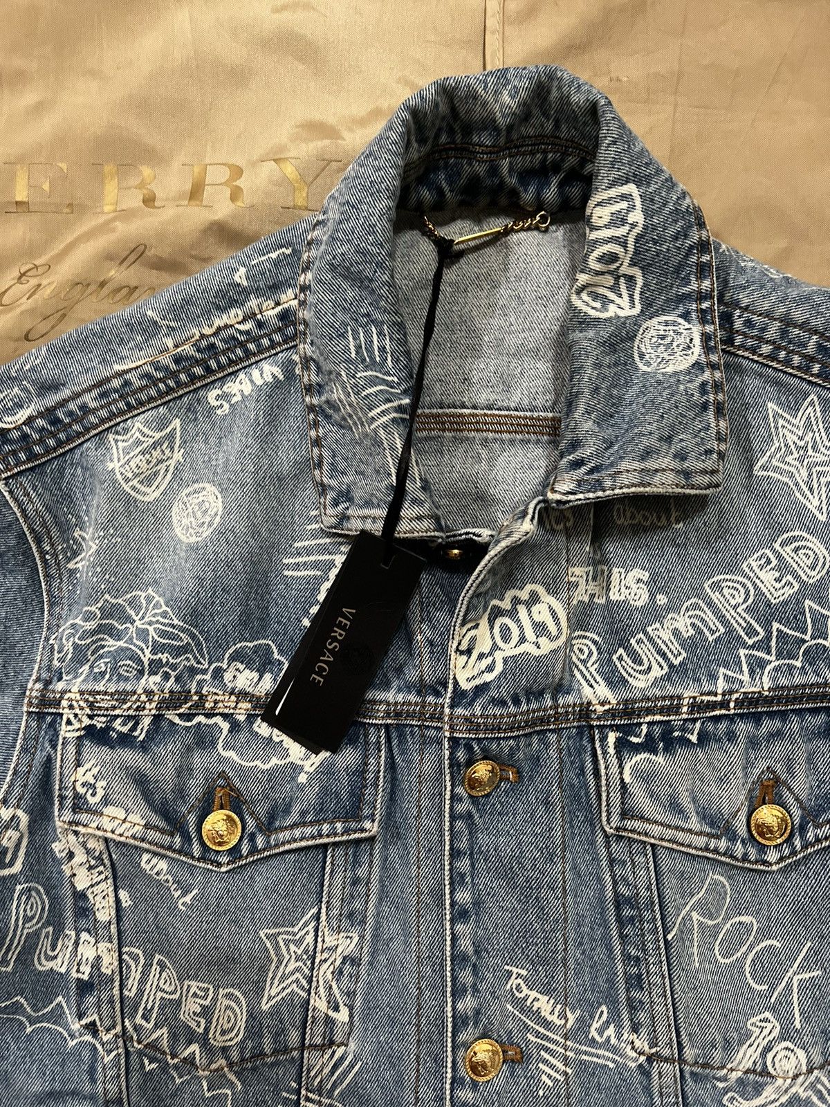 Versace Versace LOVE FROM DONATELLA PRINT DENIM JACKET size 46 $3200 Size US S / EU 44-46 / 1 - 2 Thumbnail