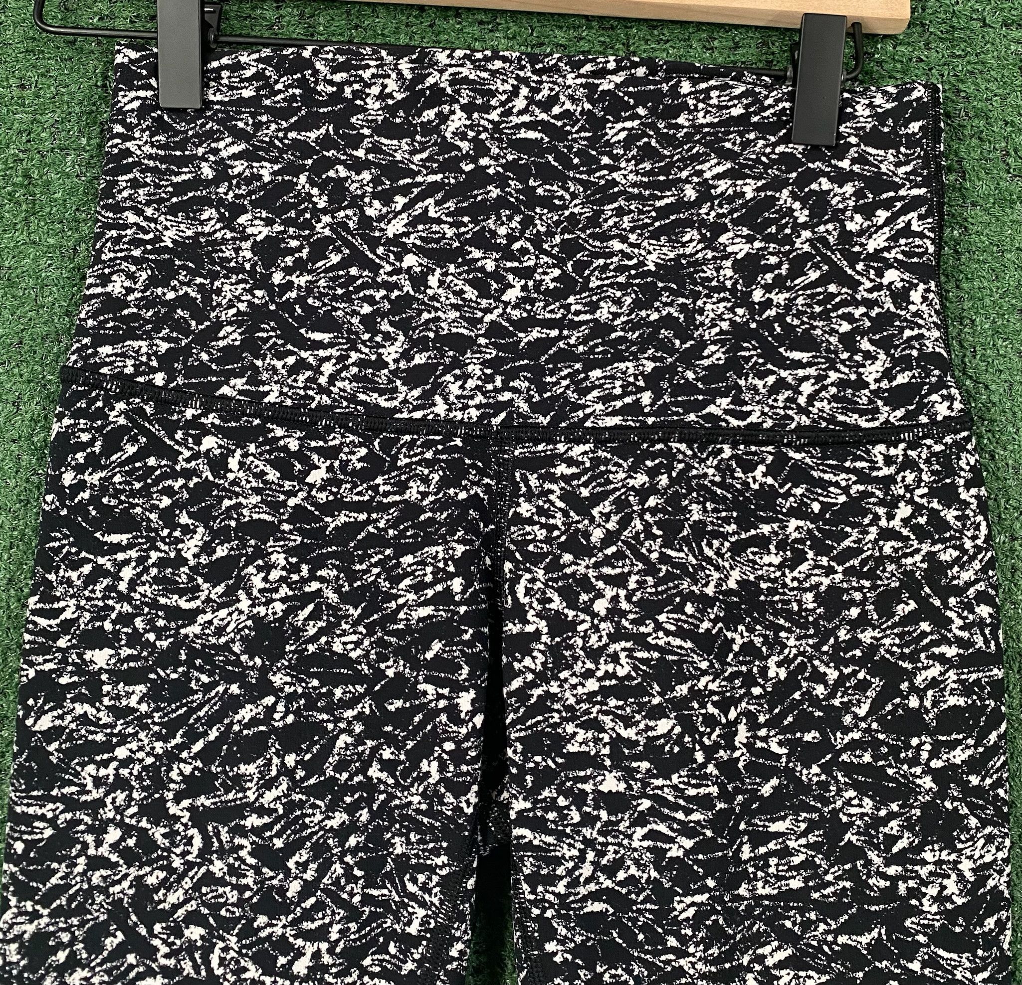 Lululemon Lululemon Wunder Under Icebreaker Patterned Leggings 6 Size 28" / US 6 / IT 42 - 2 Thumbnail