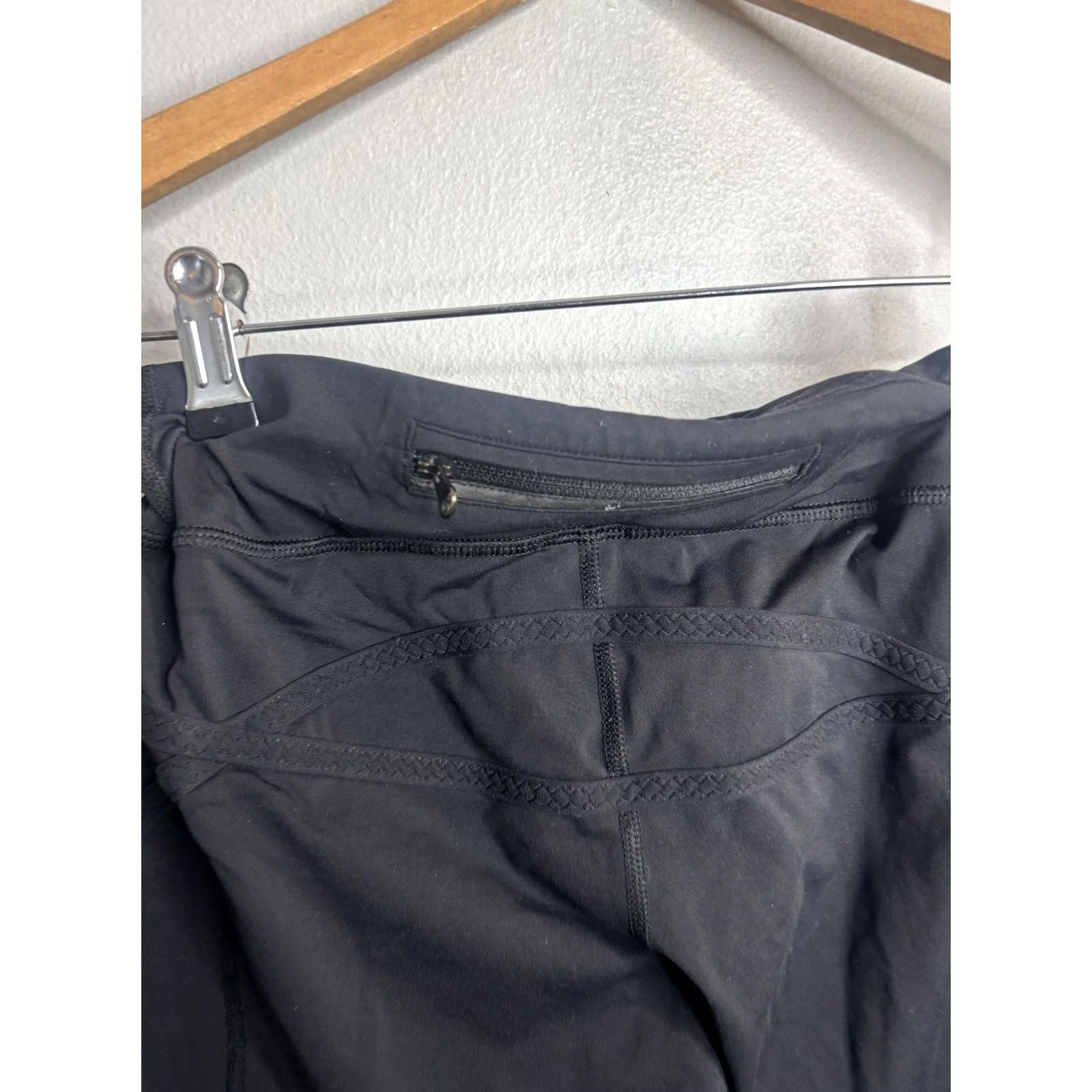 Lululemon Lululemon Womens 8 Black Crop Capri Leggings Running Athletic Pants Ruched Size 30" / US 8 / IT 44 - 2 Thumbnail