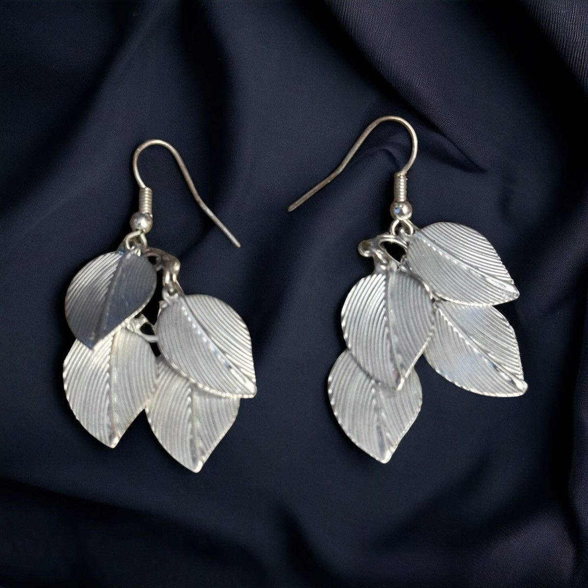 Other Silver tone leaf cluster dangle earrings Size ONE SIZE - 1 Thumbnail