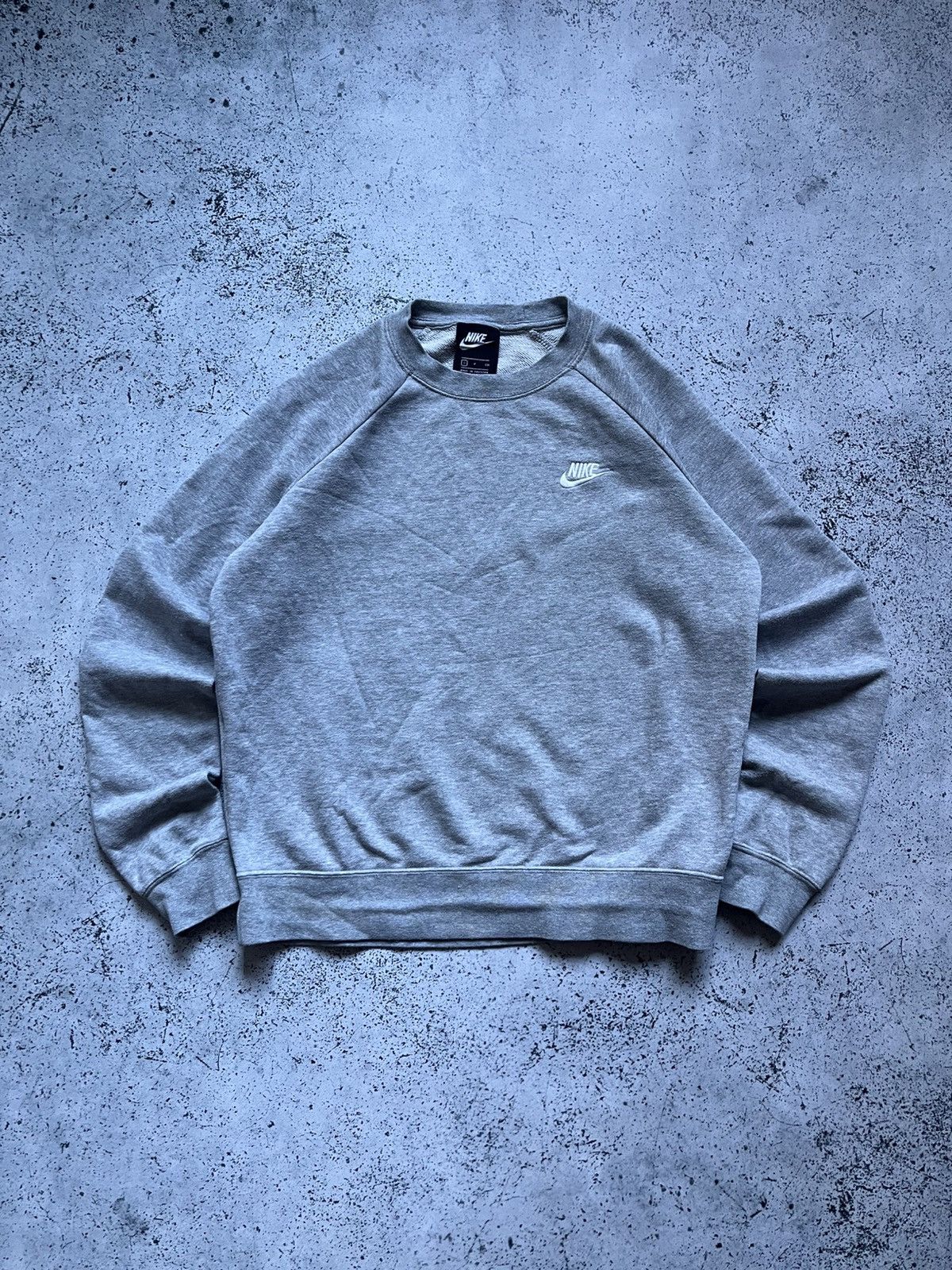 Nike Vintage Nike Mini Swoosh Sweatshirt Y2K USA Grey Size S Size US S / EU 44-46 / 1 - 1 Thumbnail