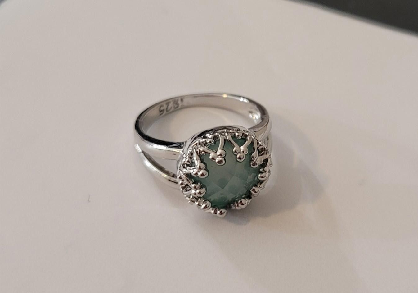 Designer Sterling Silver Vintage Green Peridot Retro Ring - Size 7 Size ONE SIZE - 7 Thumbnail
