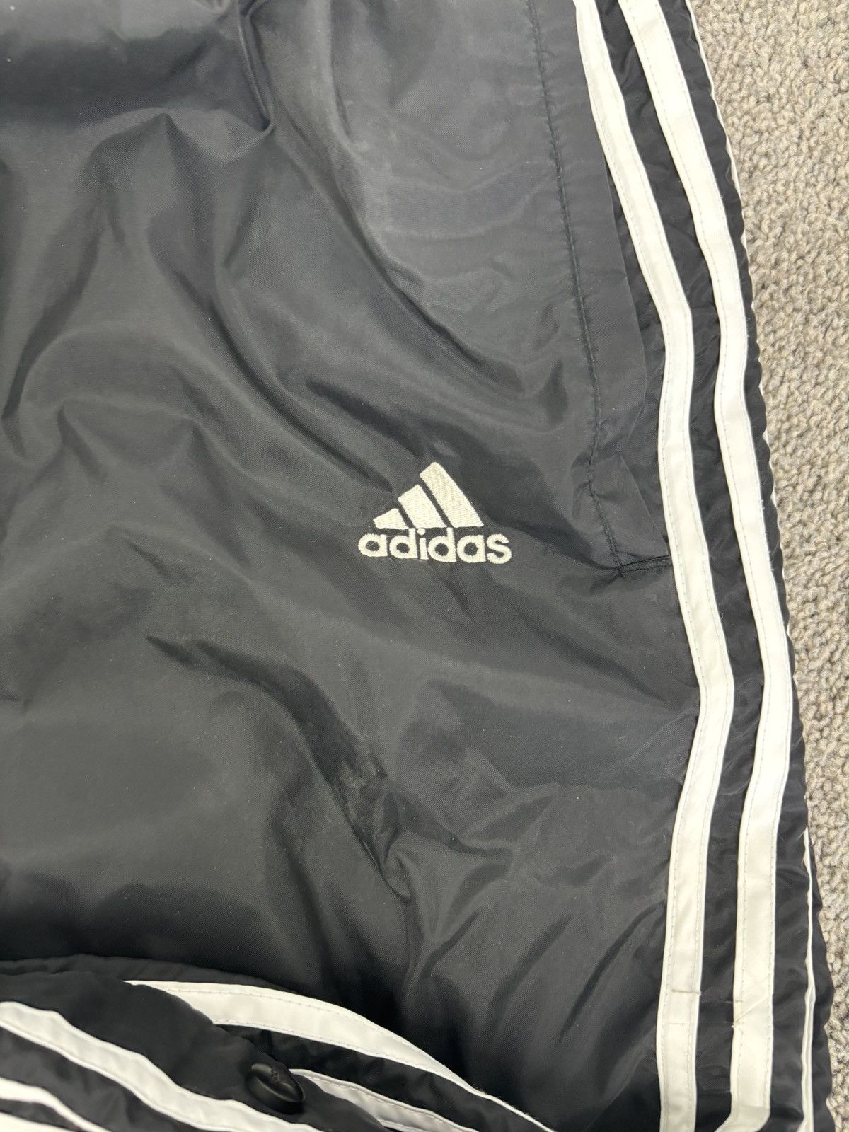 Vintage Vintage 90s black adidas tear away lined pants Size US 32 / EU 48 - 2 Thumbnail