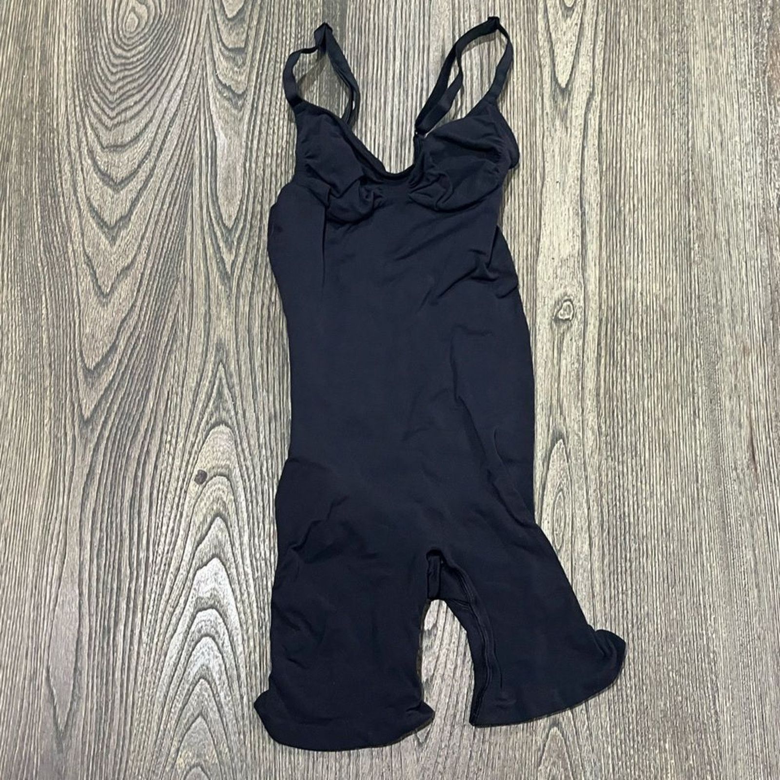 SKIMS NWOT Skims Shapewear Seamless Sculpt Mid Thigh Bodysuit M Size ONE SIZE - 1 Thumbnail