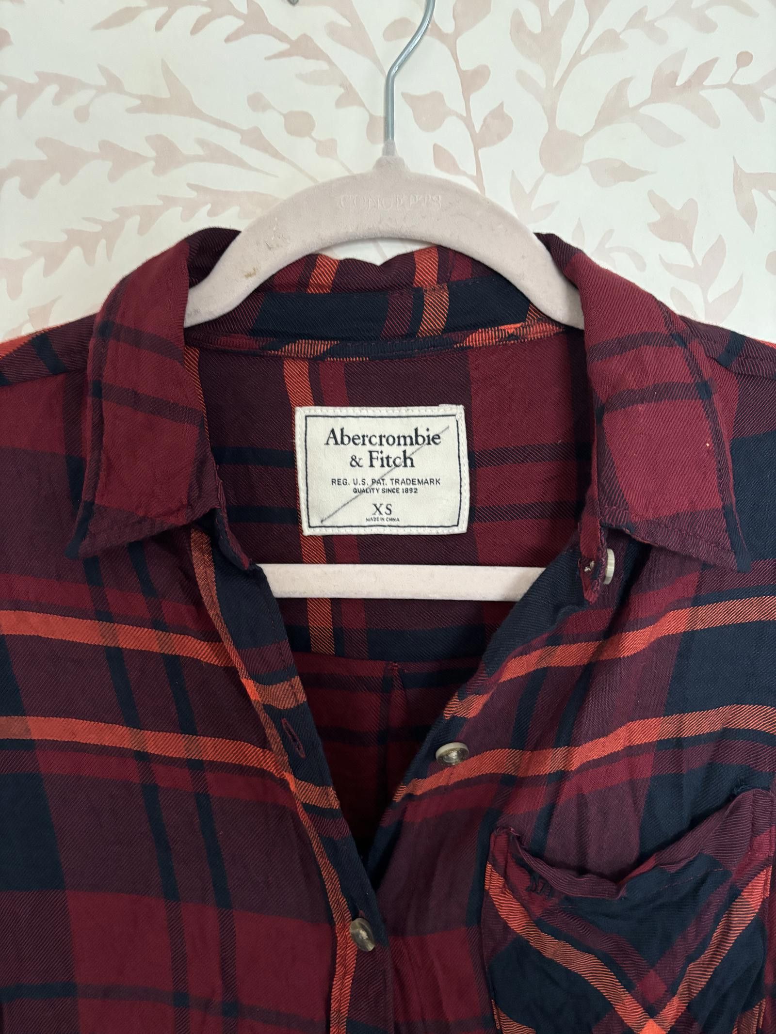 Abercrombie & Fitch EUC Abercrombie & Fitch Women's Plaid Button-Up Shirt XS Size XS / US 0-2 / IT 36-38 - 2 Thumbnail