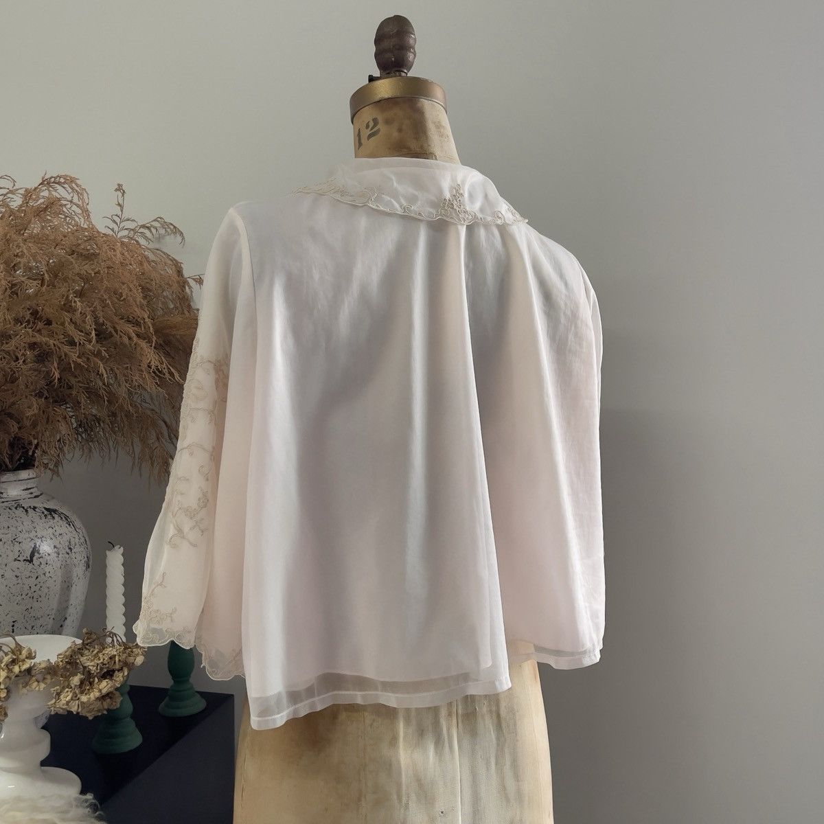 Vintage Vintage 1960s Pale Pink Embroidered Chiffon Bed Jacket (S–M) Size M / US 6-8 / IT 42-44 - 11 Thumbnail