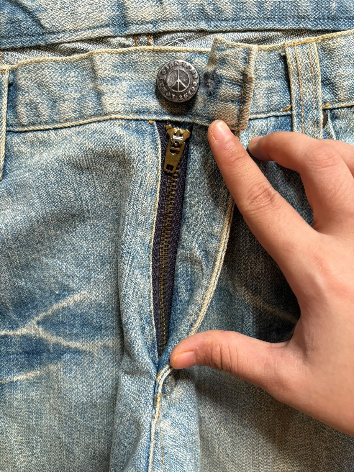 Japanese Brand Vintage Japanese Brand Peace Spell Out Mud Wash Loose Jeans Size US 34 / EU 50 - 3 Thumbnail