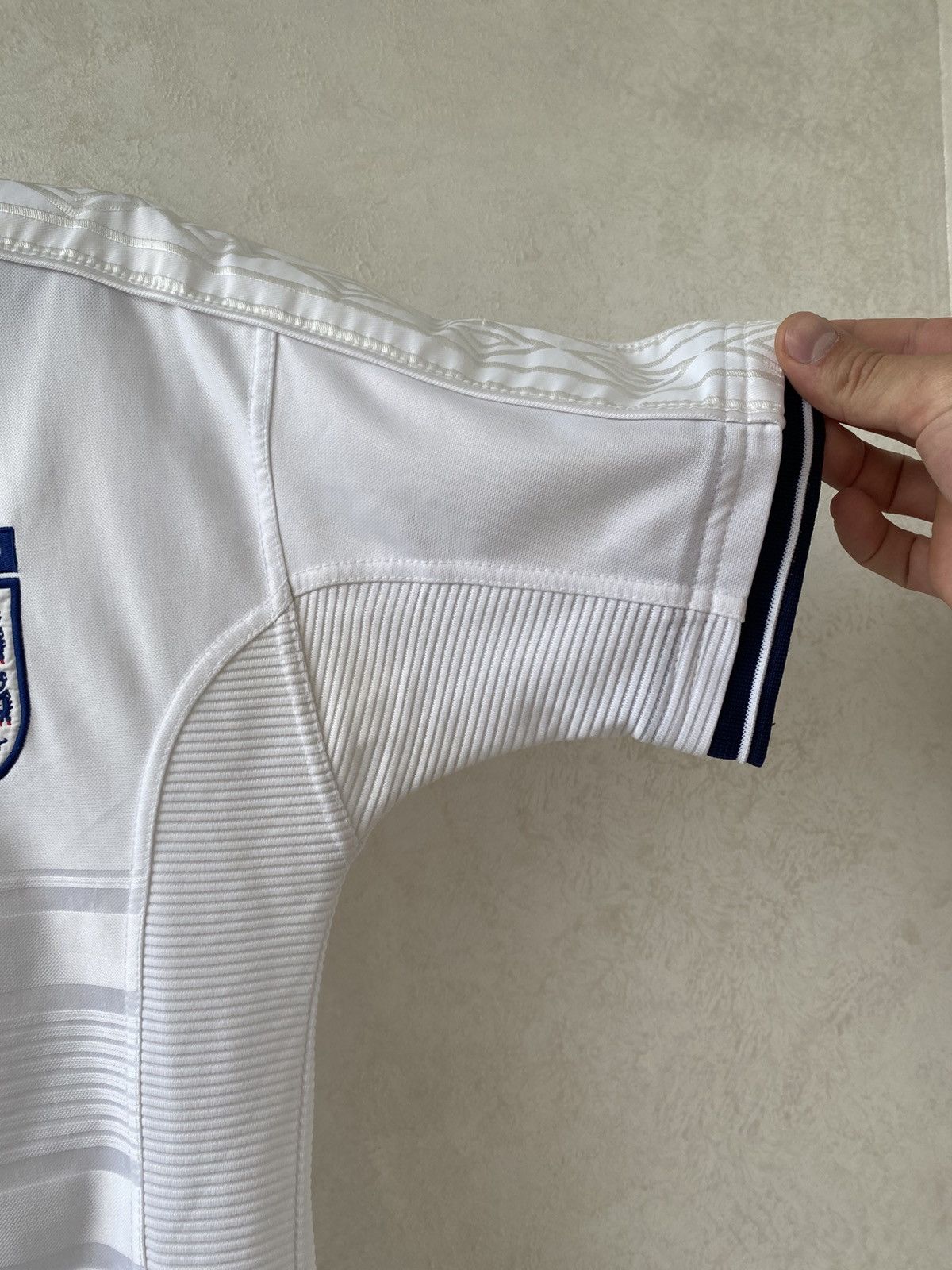 Umbro Vintage UMBRO England 1999-2001 Home Vapa Football Shirt Size US S / EU 44-46 / 1 - 8 Thumbnail