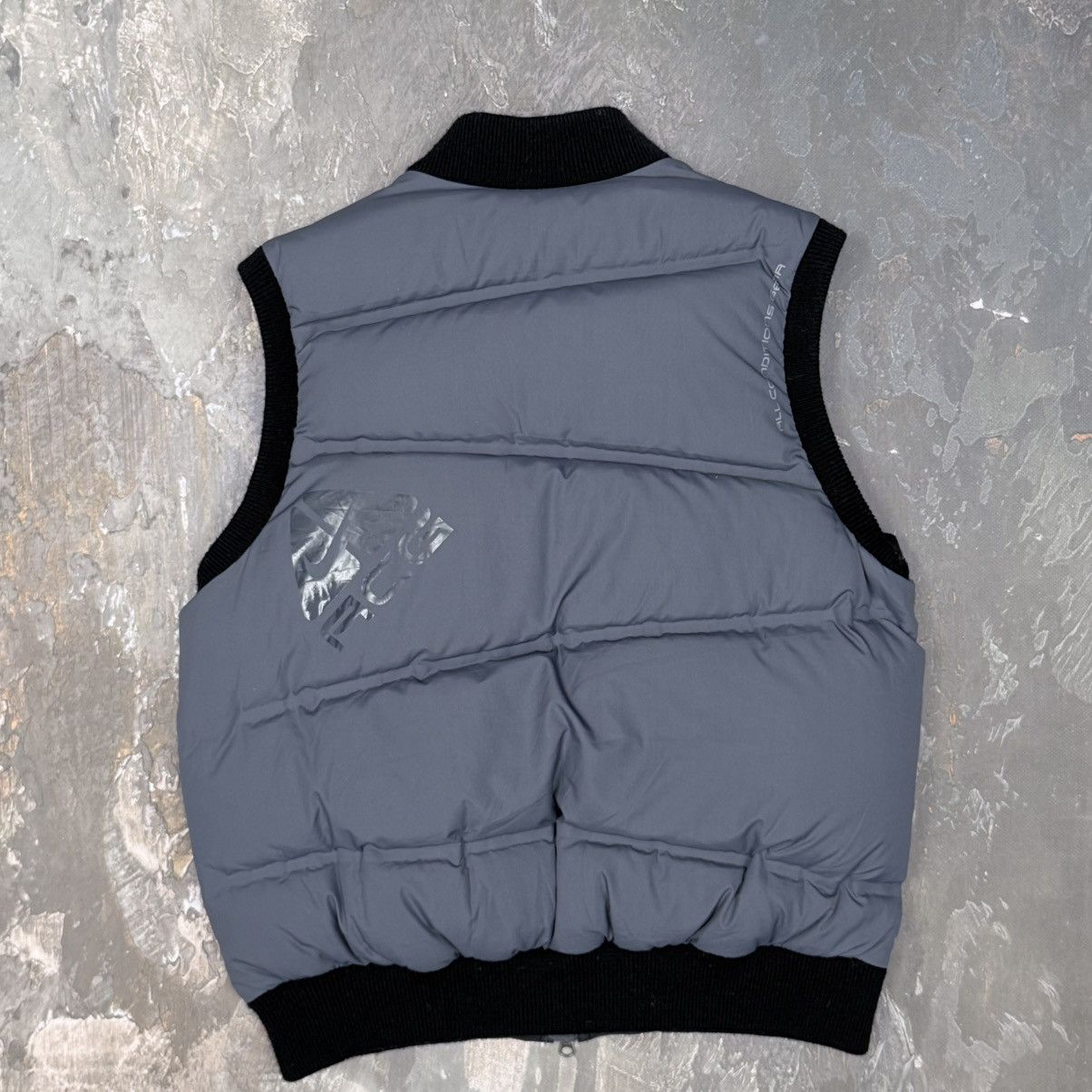 Nike ACG Nike ACG Vintage 2000s Technical Gorpcore Puffer Zip Vest Size US M / EU 48-50 / 2 - 2 Thumbnail