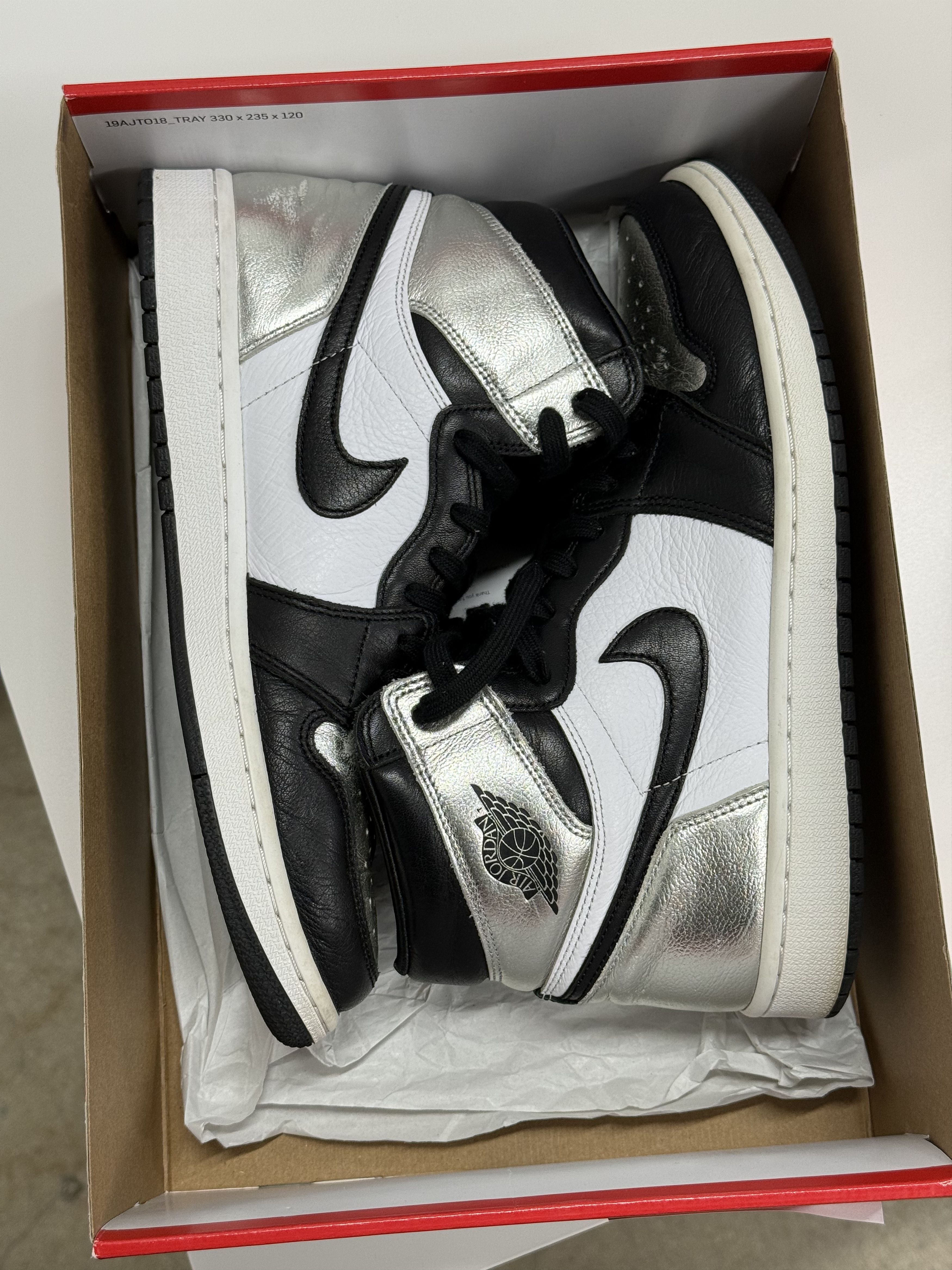 Nike *USED* Nike Air Jordan 1 Retro High OG Silver Toe W10.5 / M9 Size US 9 / EU 42 - 9 Thumbnail