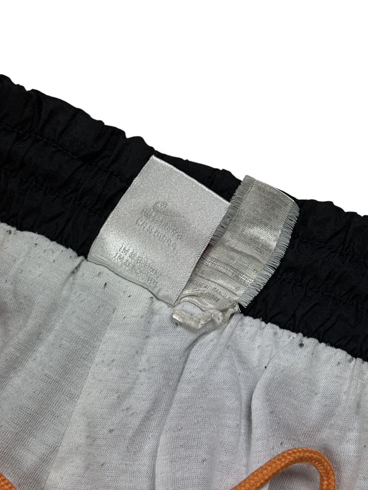 Nike Vintage 80’s Nike Nylon Track Pants Joggers Black Retro Y2K Size US 34 / EU 50 - 13 Thumbnail