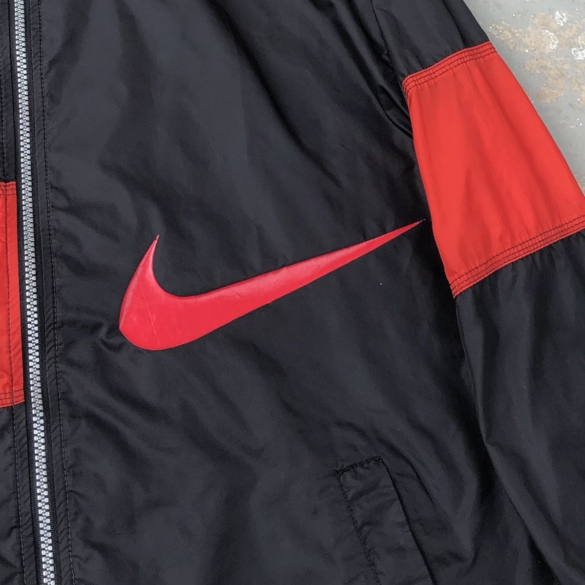 Nike Vintage Nike 90s Big Swoosh Windbreaker Jacket Size L / US 10 / IT 46 - 2 Thumbnail