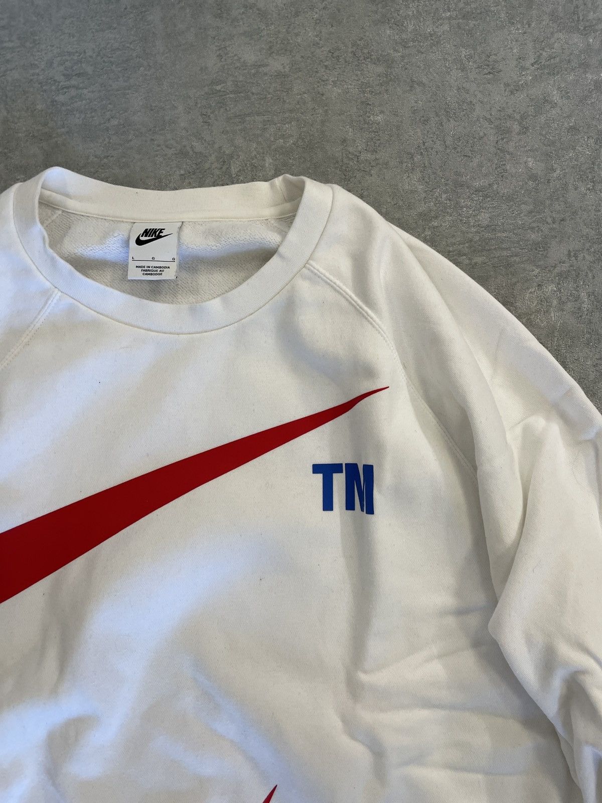 Nike Nike Swoosh red crewneck Size US L / EU 52-54 / 3 - 3 Thumbnail