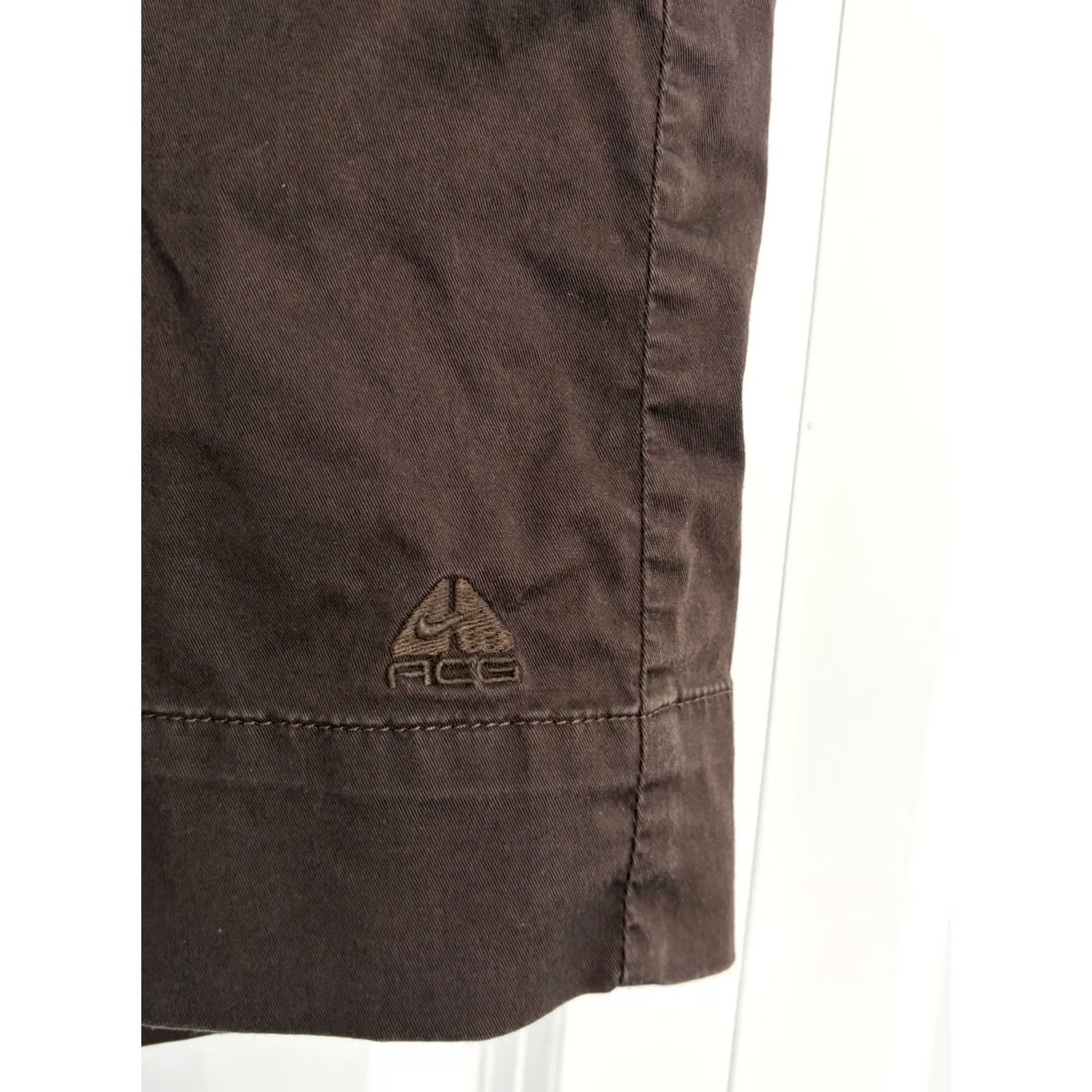 Nike ACG VINTAGE Nike ACG Shorts Womens Size 10 Brown Athletic Hiking Casual Outdoor Retro Pockets Mens Womens Girls Boys Size 32" / US 10 / IT 46 - 3 Thumbnail