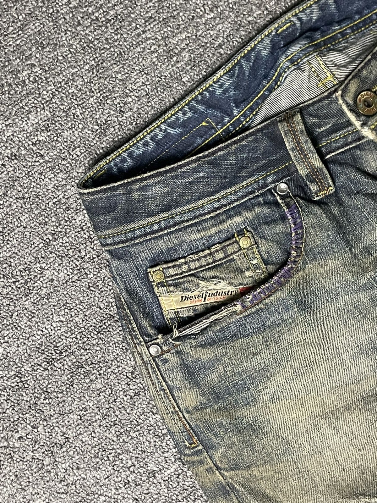Diesel Vintage DIESEL Straight Cut Distressed Denim (91) Size US 29 - 8 Thumbnail