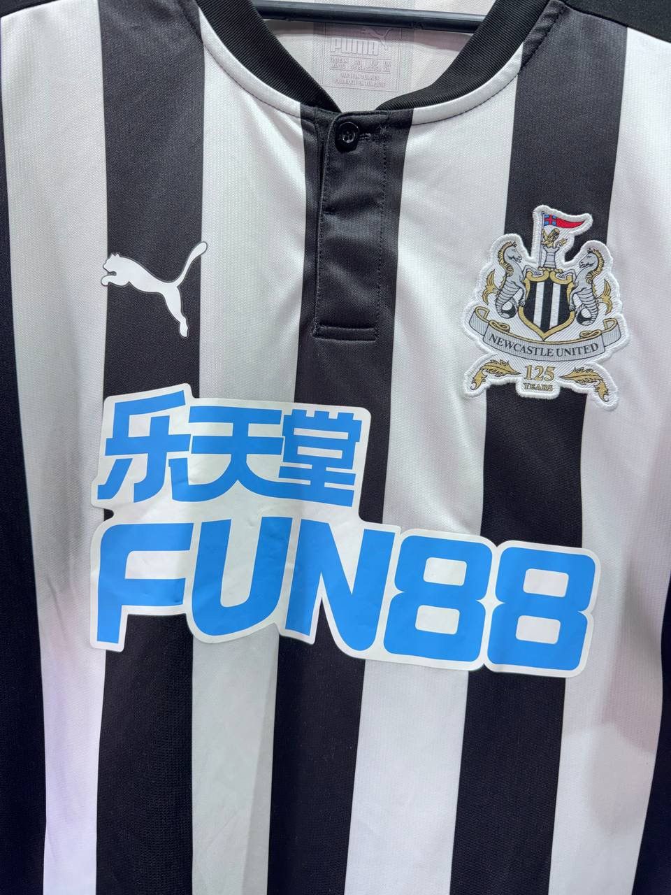 Puma Puma Newcastle United 2017-2018 Home Football Shirt Jersey Size US XL / EU 56 / 4 - 8 Thumbnail