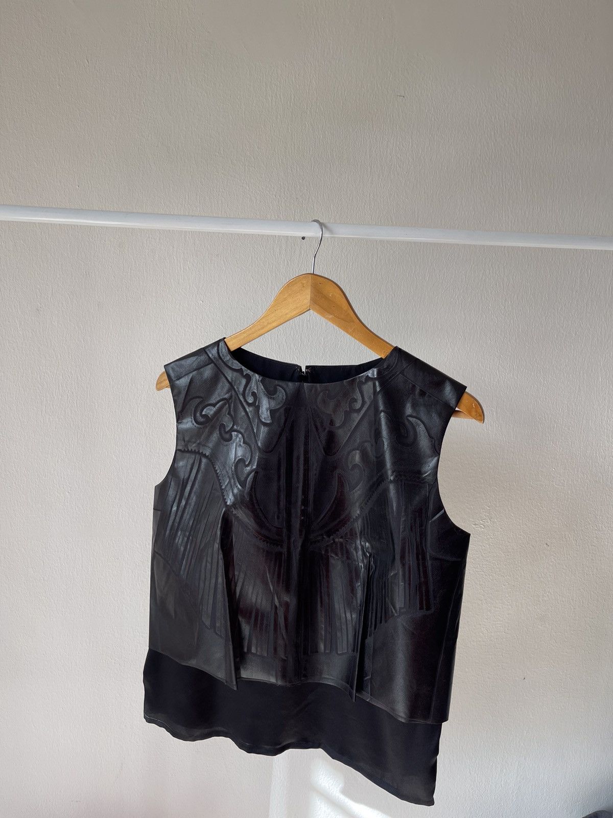 Maison Margiela Maison Margiela Embossed Pattern Sleeveless Layered Top Size S / US 4 / IT 40 - 2 Thumbnail