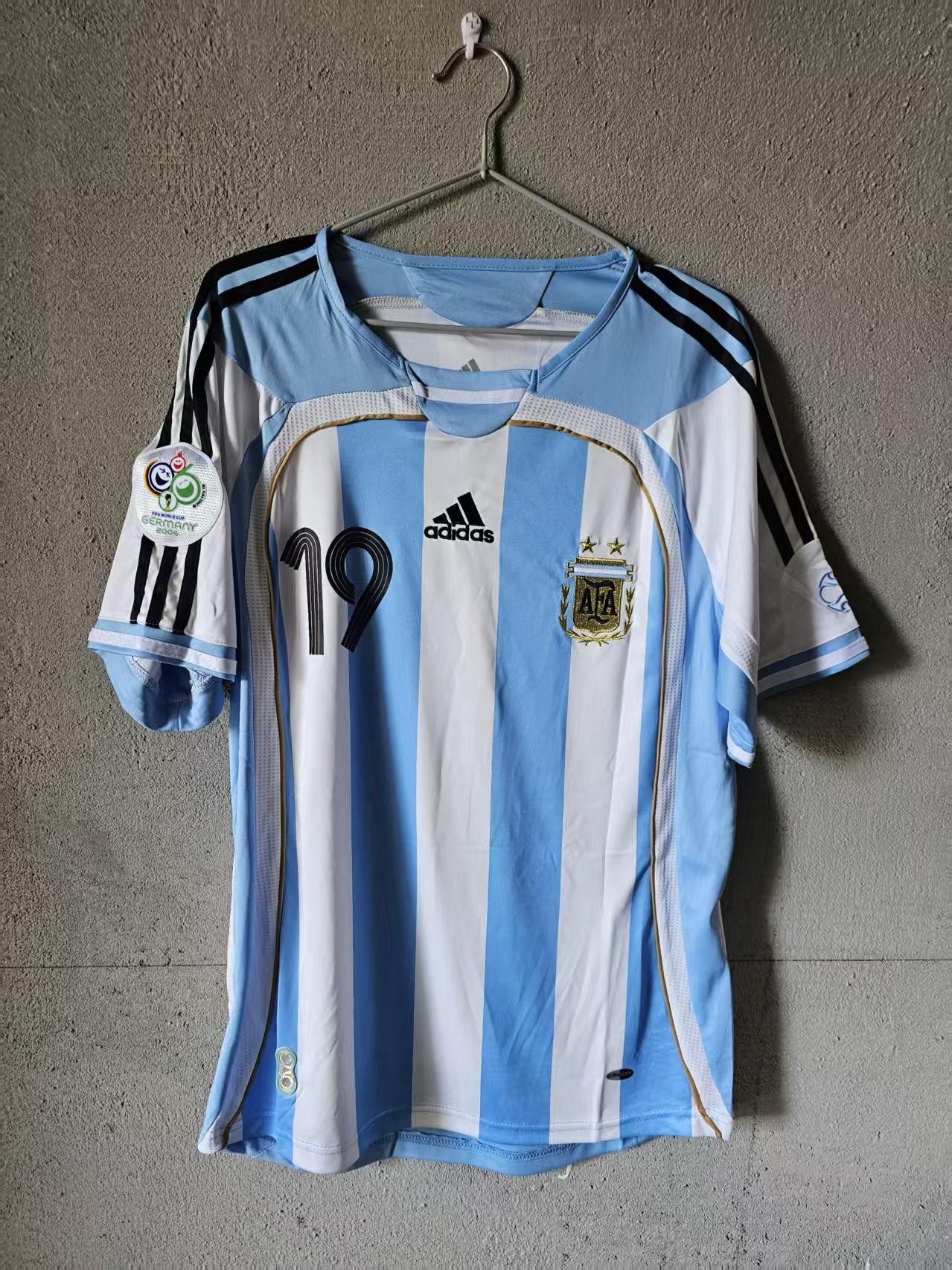 Other 2006 Argentina 19 Messi Jersey Home Size US L / EU 52-54 / 3 - 2 Thumbnail