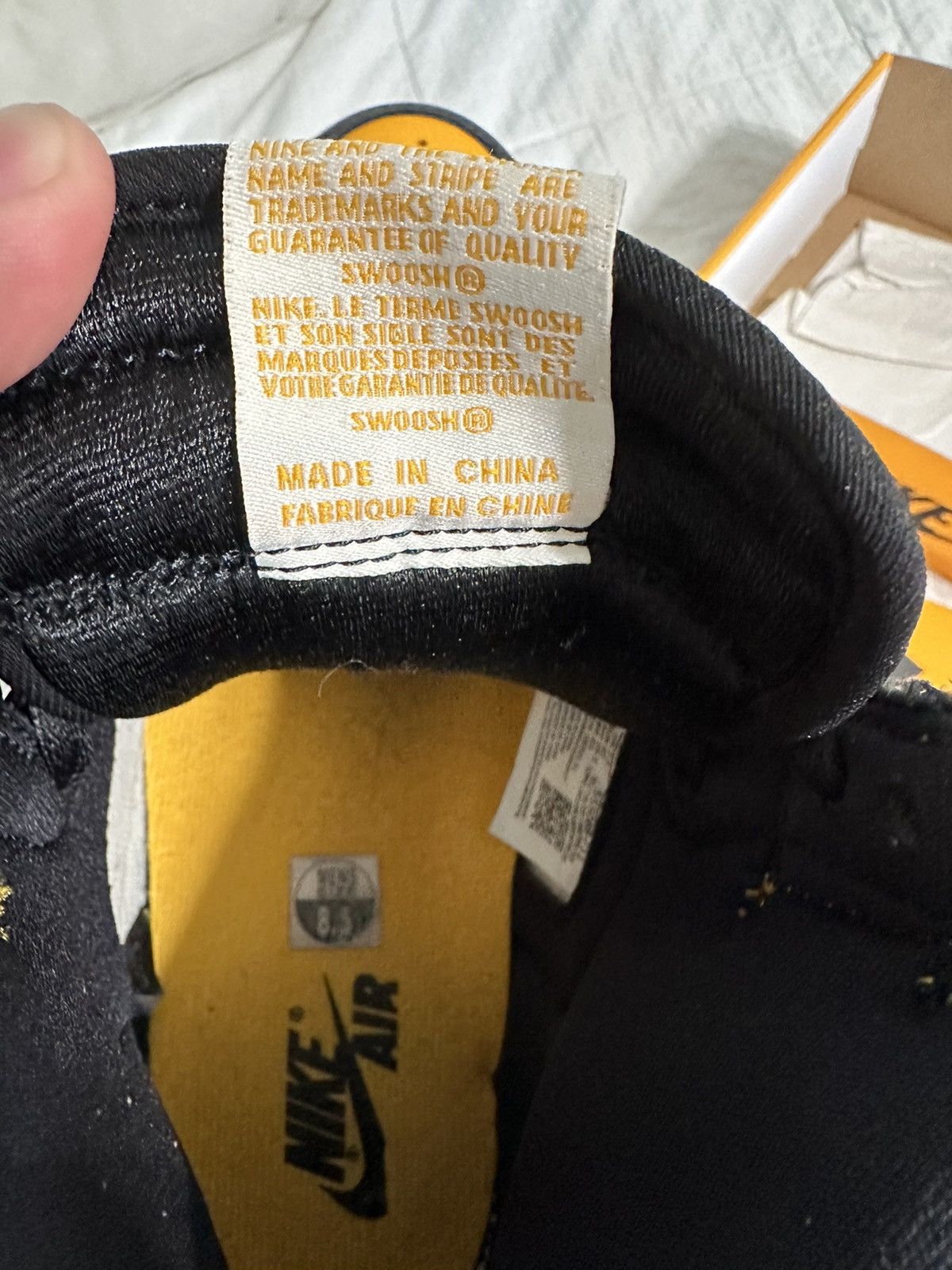 Jordan Brand Air Jordan 1 Retro High OG Taxi Size US 8.5 / EU 41-42 - 8 Thumbnail