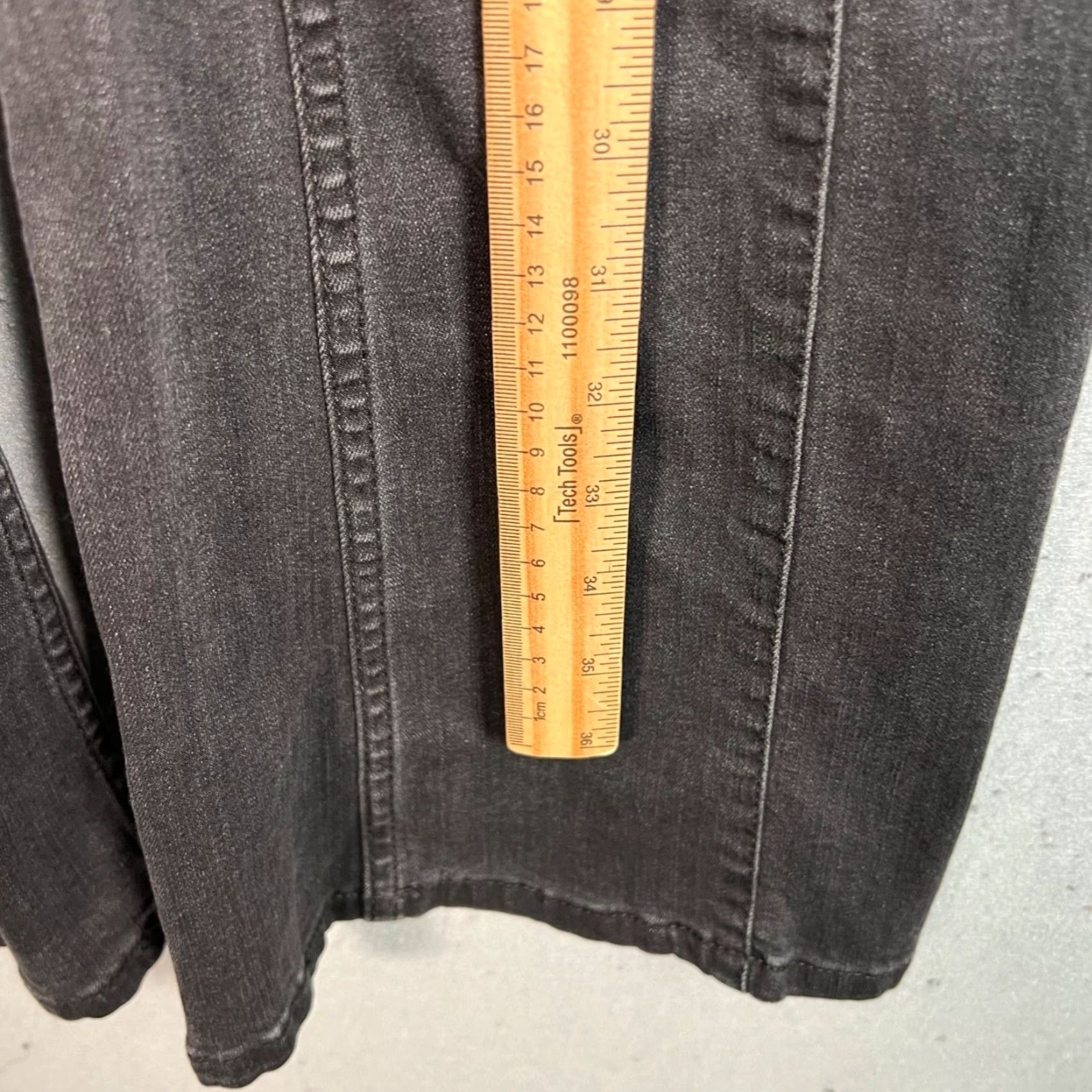 Vintage VINTAGE We The Free Womens Pants Dark Grey High-Waisted Flare 28 Inseam 30 Ankle Cotton Blend Womens Pants(Size 28) Size 28" / US 6 / IT 42 - 6 Thumbnail