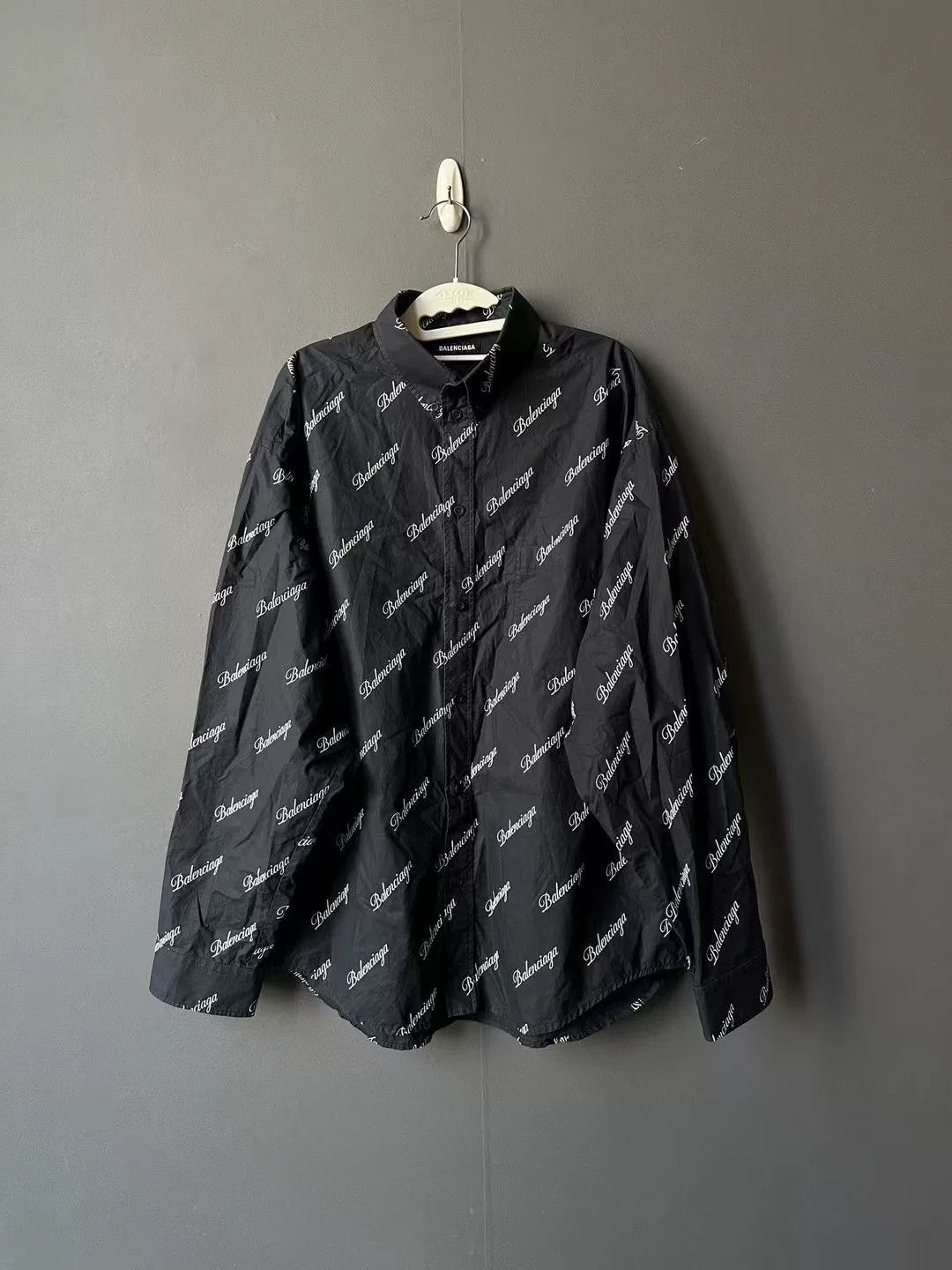 Balenciaga Balenciaga full logo shirt Size US M / EU 48-50 / 2 - 1 Thumbnail