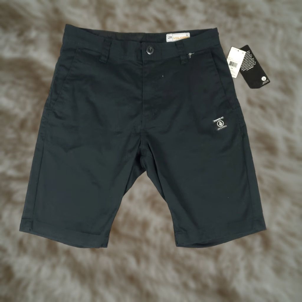 Volcom Volcom Shorts Mens Size 29 Black Casual Flat Front Chino Size US 29 - 1 Thumbnail