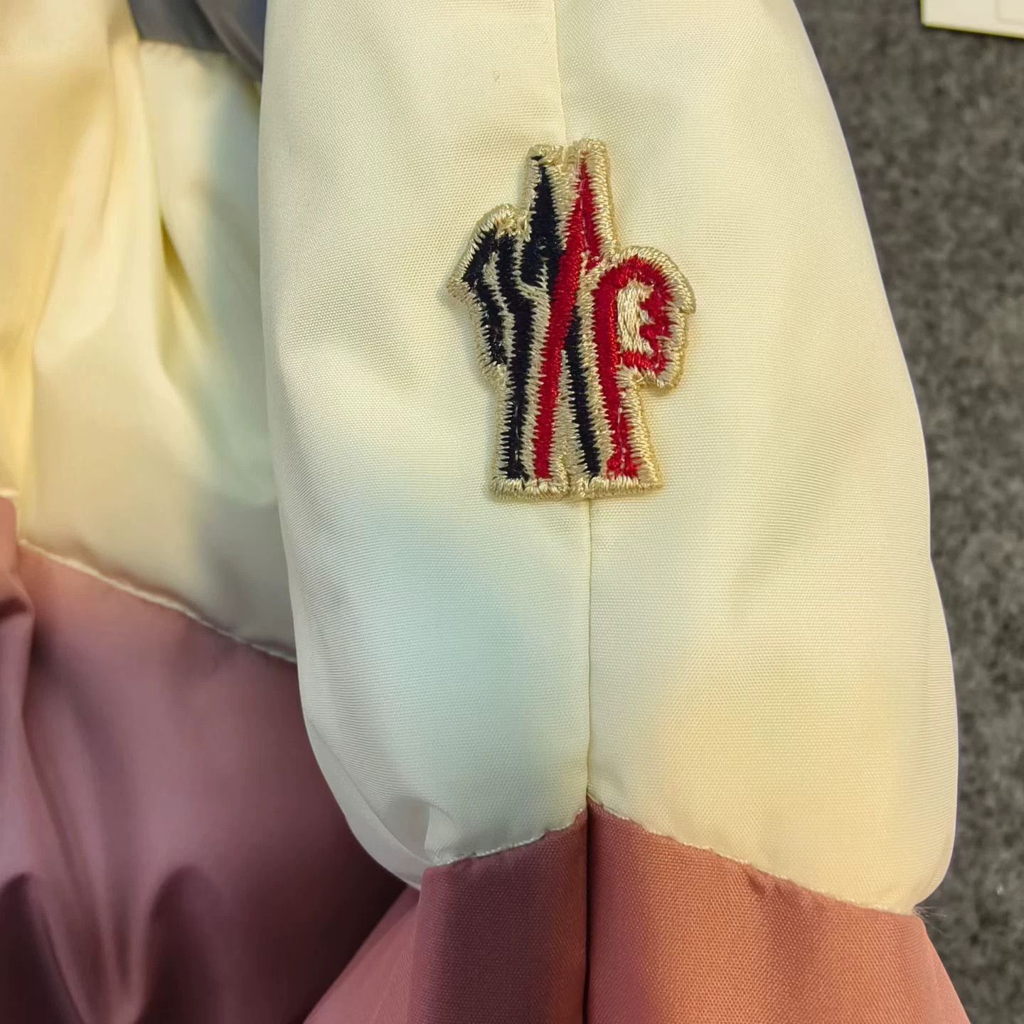 Moncler Moncler macaron-colored stand-up collar down jacket Size S / US 4 / IT 40 - 3 Thumbnail