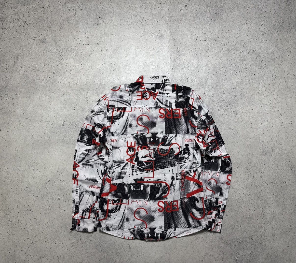 Versace Jeans Couture Versace Jeans Monogram Overprint Button Up Shirt Size L Size US L / EU 52-54 / 3 - 11 Thumbnail
