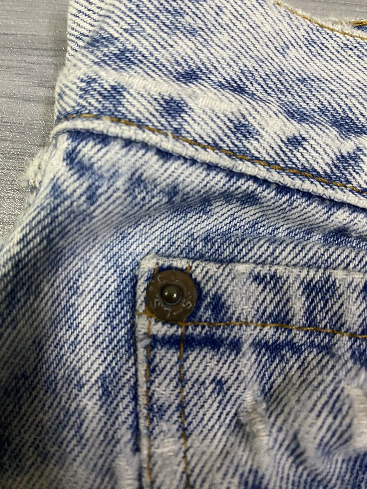 Levi's Vintage USA Levis 501 Distressed Light Wash Jeans Size US 40 / EU 56 - 12 Thumbnail