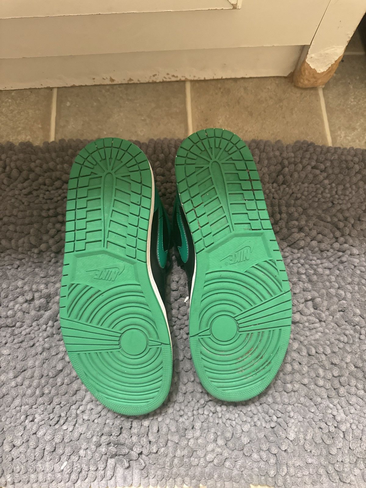 Jordan Brand × Nike Jordan 1 Low Lucky Green Size US 10.5 / EU 43-44 - 5 Thumbnail