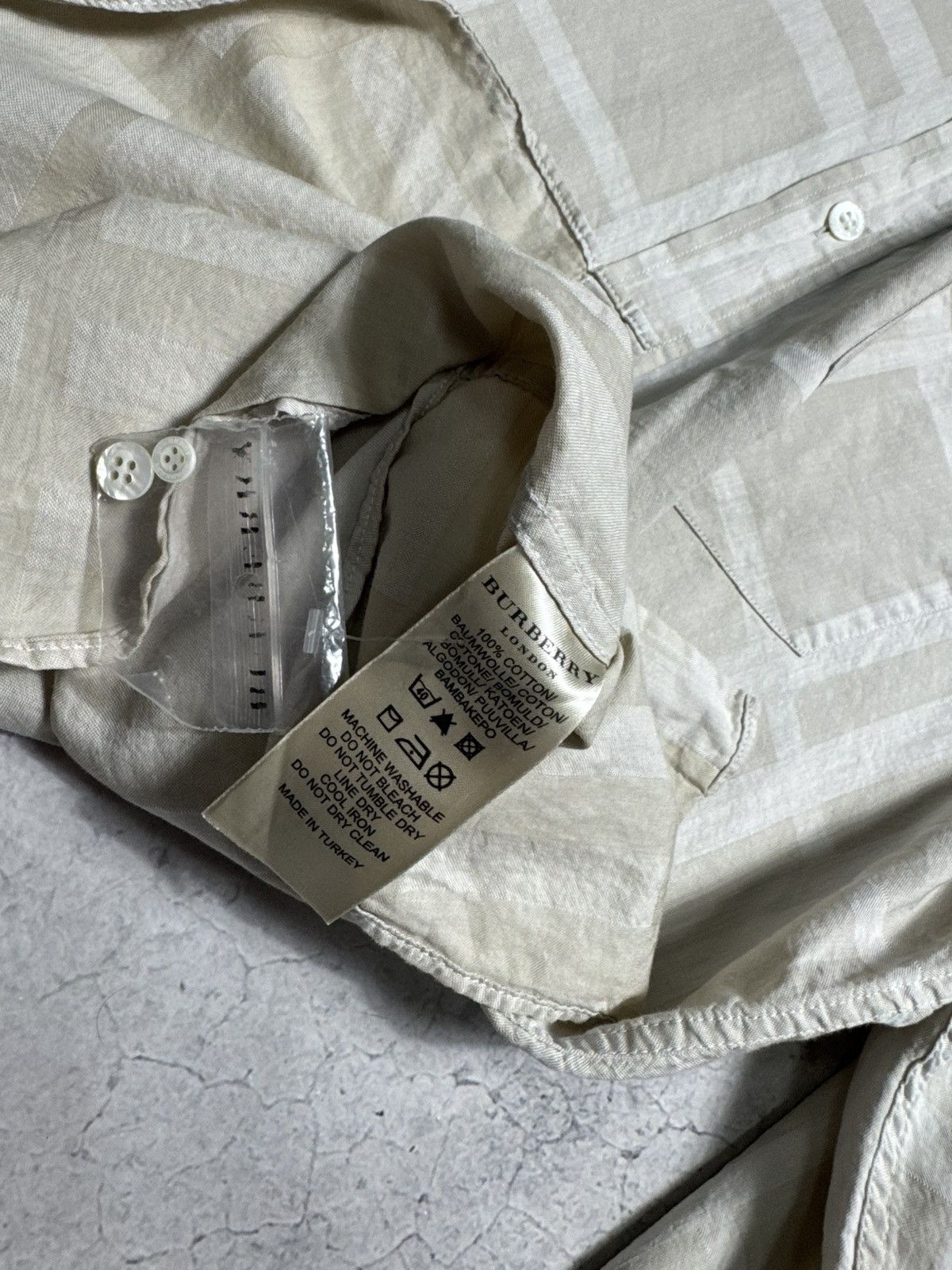 Burberry Burberry London Luxury Checkered Button Up Shirt Size L Size US L / EU 52-54 / 3 - 7 Thumbnail
