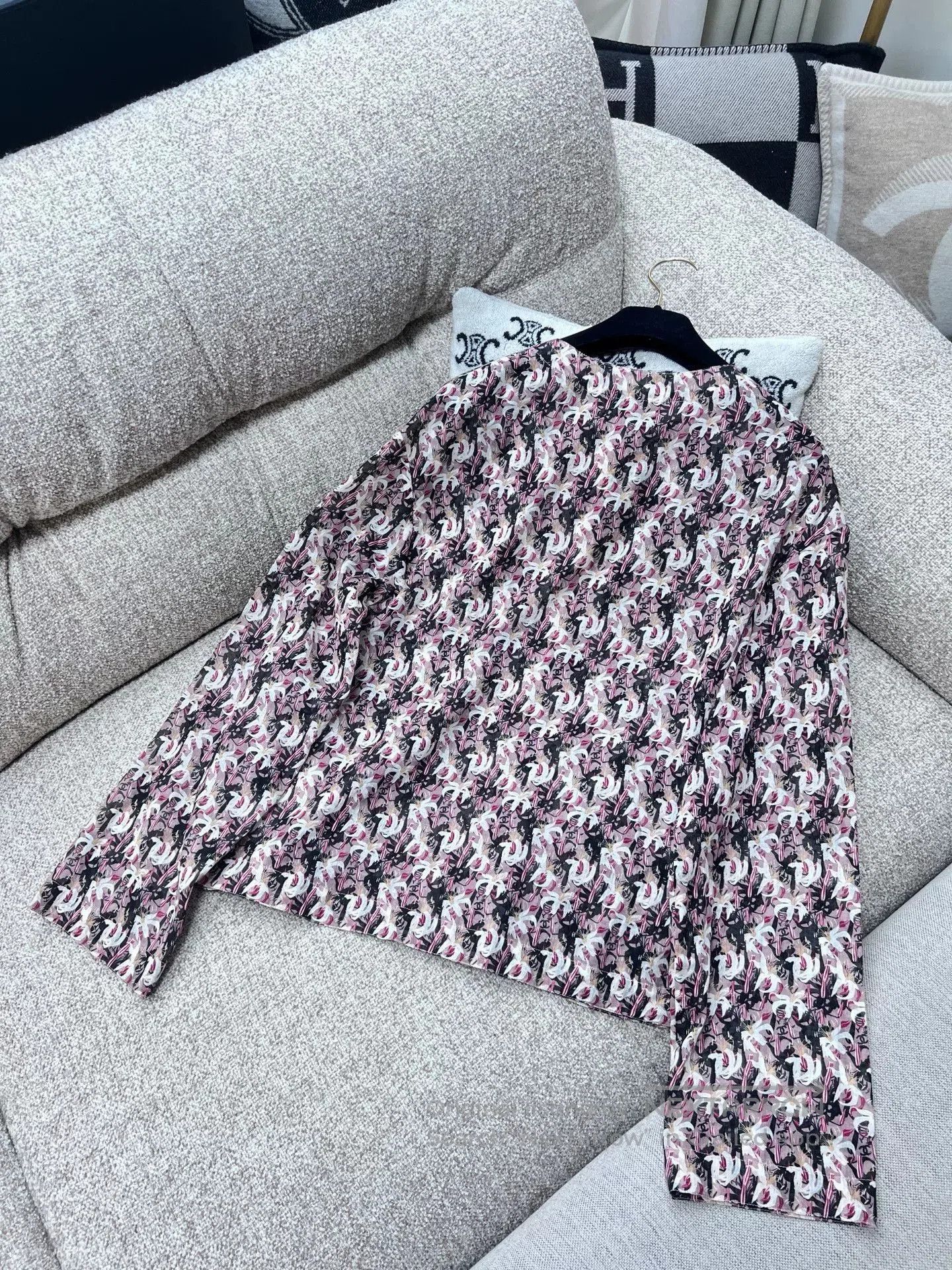 Chanel Chanel 23A Pink Floral Logo Silk Shirt. Size US S / EU 44-46 / 1 - 2 Thumbnail