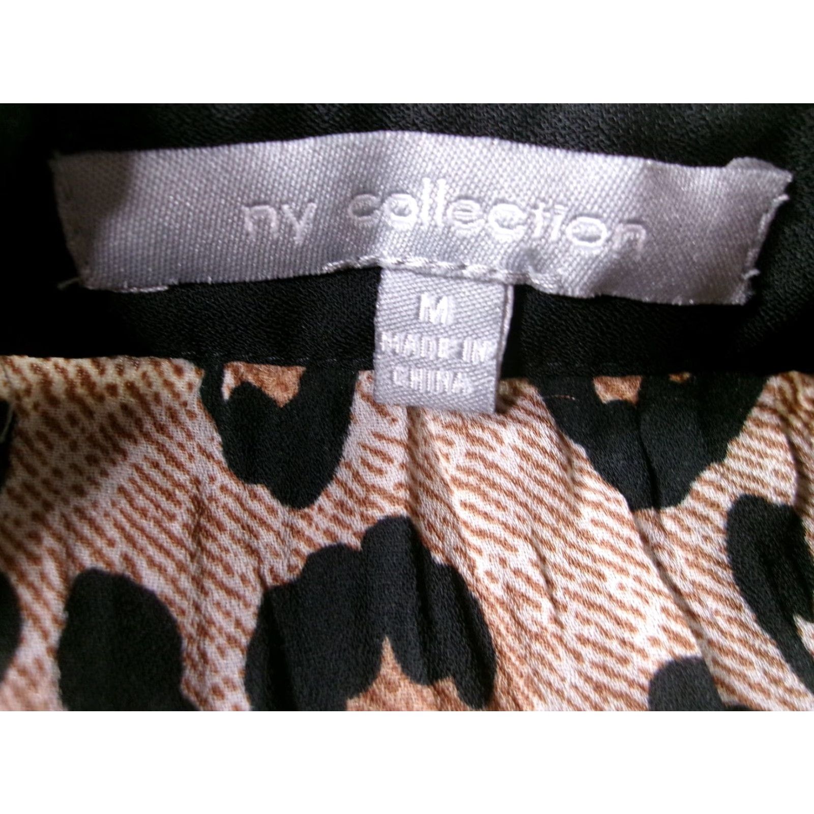 Vintage NY Collection Blouse Womens M Leopard Print Long Sleeve Button Front Tan Beige Black Puff Sleeve Pleated Shoulders V-Neck Size M / US 6-8 / IT 42-44 - 6 Thumbnail