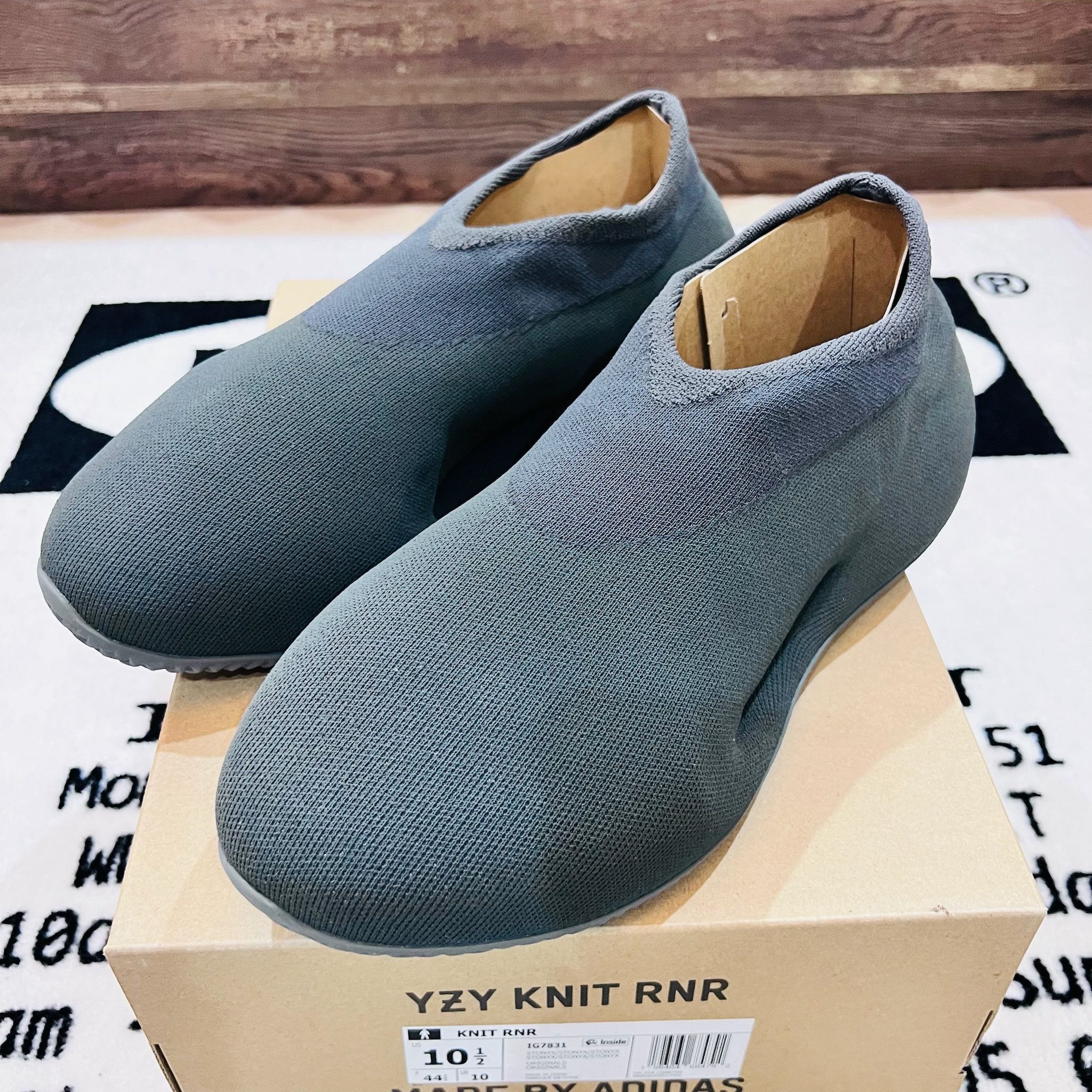 Yeezy NEW in Box Yeezy knit runner stone onyx Size US 10.5 / EU 43-44 - 4 Thumbnail
