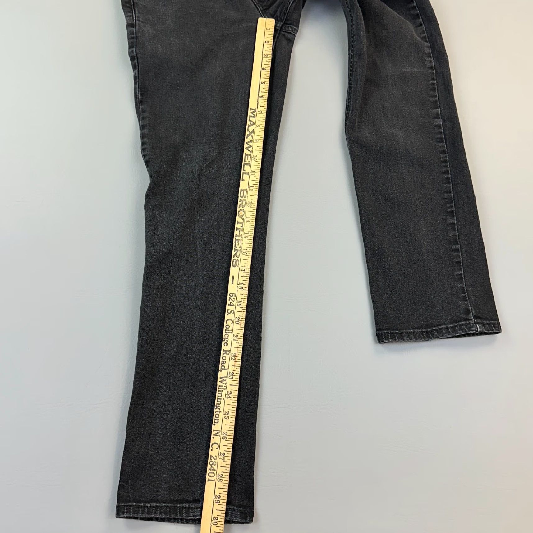 Levi's VINTAGE Levi's 541 Jeans Mens 31x32 Black Denim Athletic Taper Stretch Casual US 90s Mens Jeans Size US 31 - 2 Thumbnail