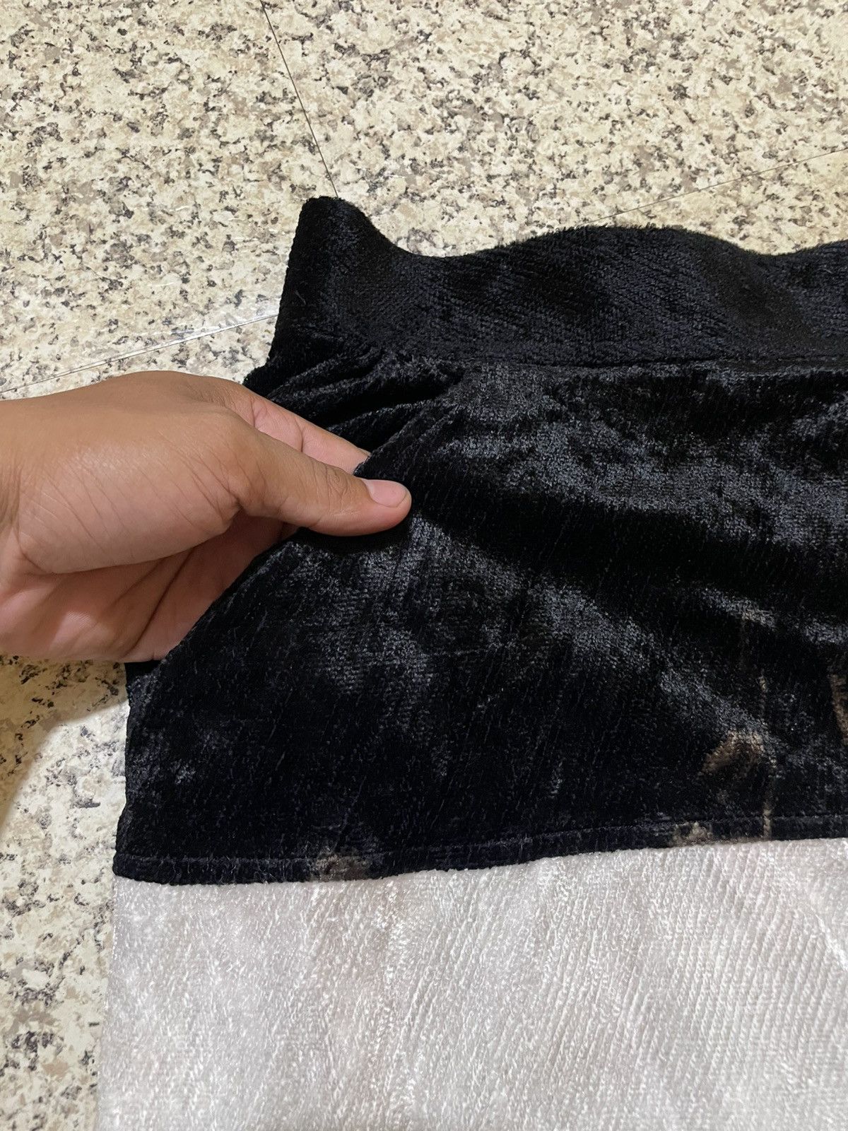 Yves Saint Laurent Vintage Yves Saint Laurent Rive Gauche Two-Tone Velvet Skirt Size 25" / US 0 / IT 36 - 3 Thumbnail