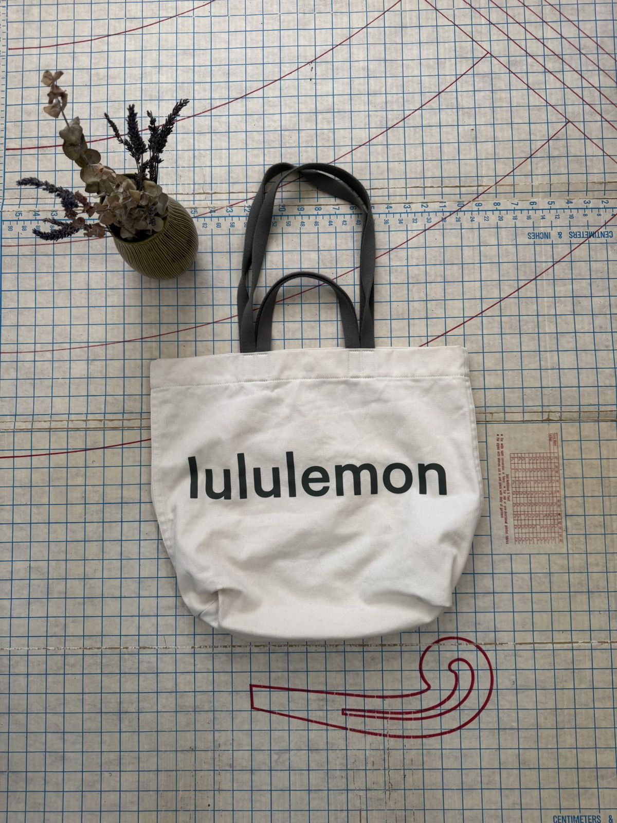 Lululemon Lululemon Spell Out Tote Bag Grey Handles OSFA Size ONE SIZE - 2 Thumbnail