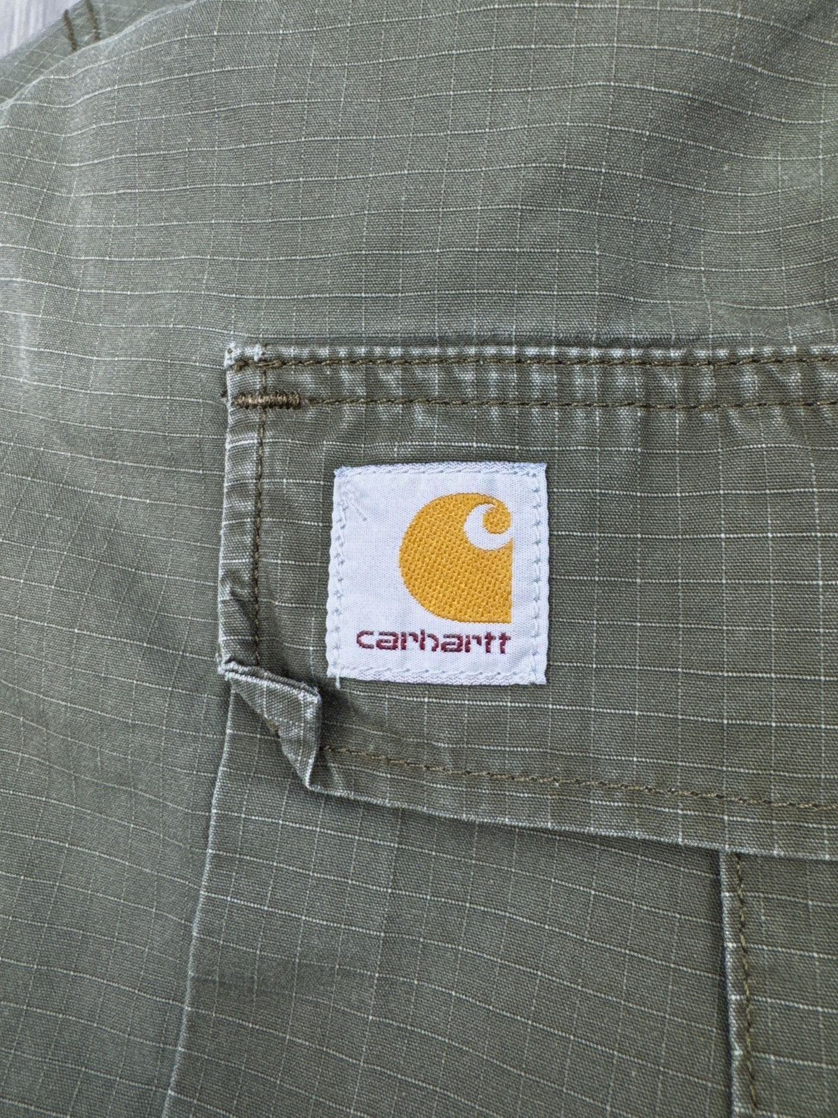 Carhartt Wip Carhartt WIP faded distressed khaki green cargo shorts Size US 32 / EU 48 - 8 Thumbnail