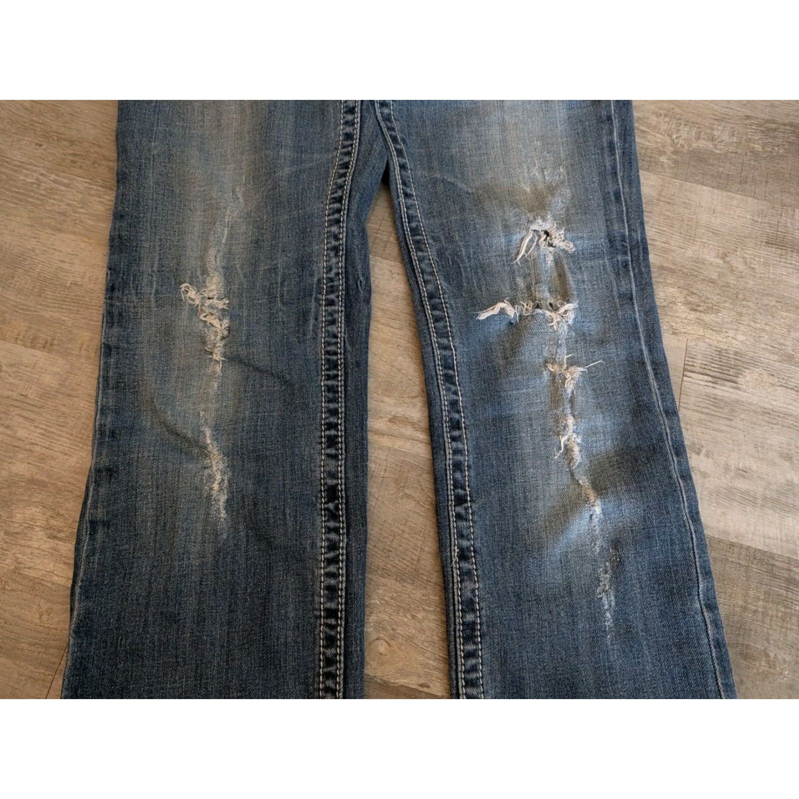 Miss Me Miss Me Jeans Womens 30 Blue Distressed Straight Stretch Denim 5-Pocket Embroidered Button 90s Southwestern Rock Sunshine (Miss Me Denim) Size 30" / US 8 / IT 44 - 3 Thumbnail