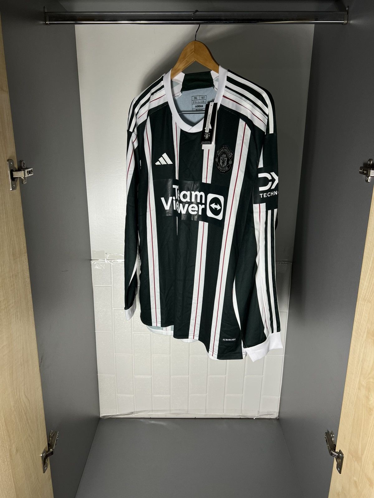 Vintage VERY RARE ADIDAS FC MANCHESTER UNITED ENGLAND SOCCER JERSEY Size US XXL / EU 58 / 5 - 6 Thumbnail