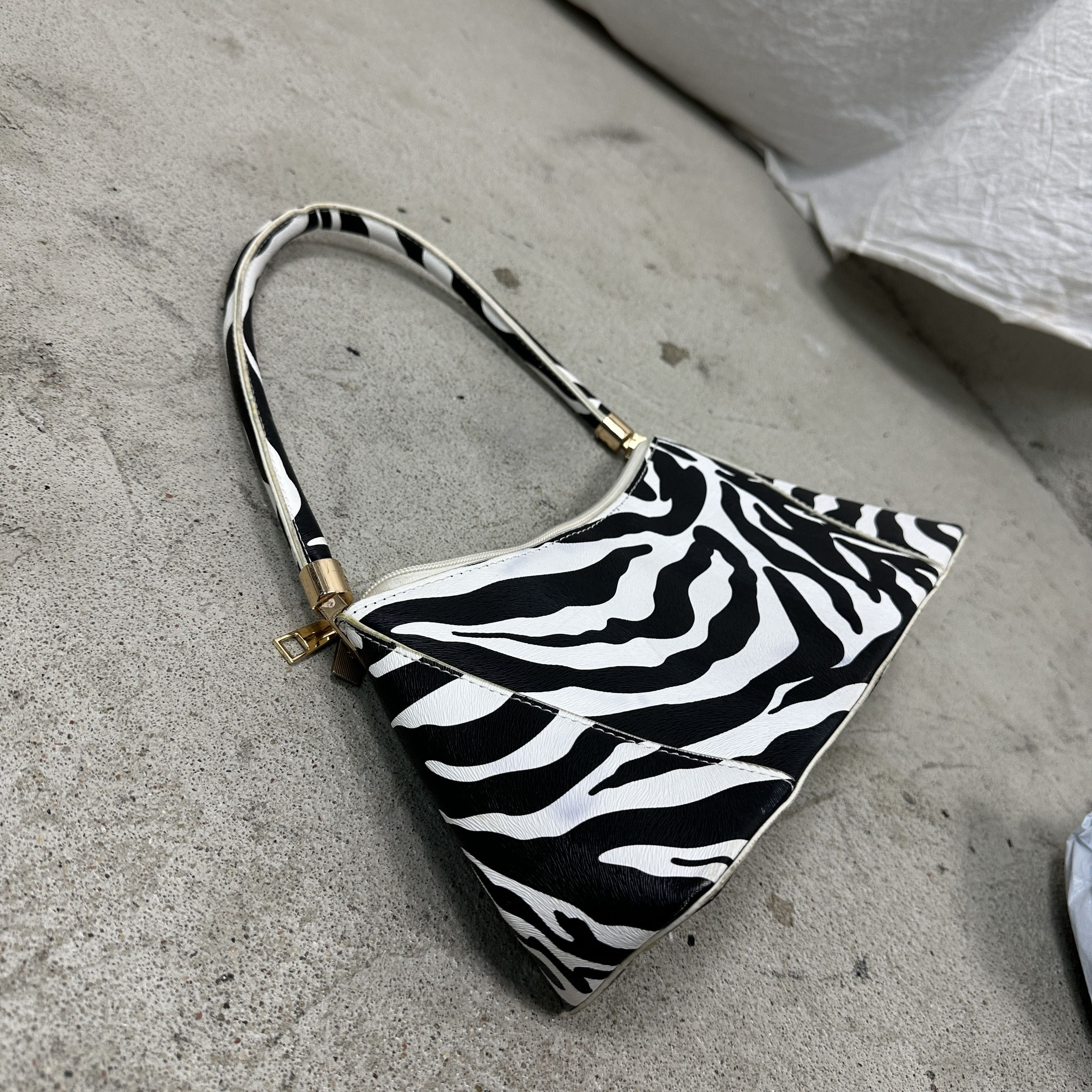 Vintage Vintage Mini Baguette Zebra Print Shoulder Bag Y2K Size ONE SIZE - 4 Thumbnail