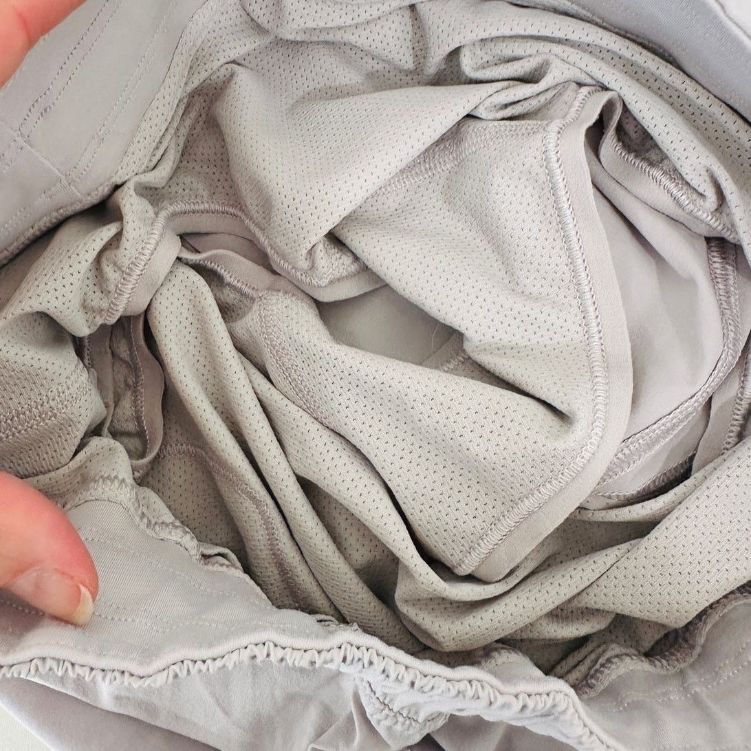 Lululemon Lululemon Gray Hotty Hot High Rise Shorts Special Edition 2 Size 26" / US 2 / IT 38 - 10 Thumbnail